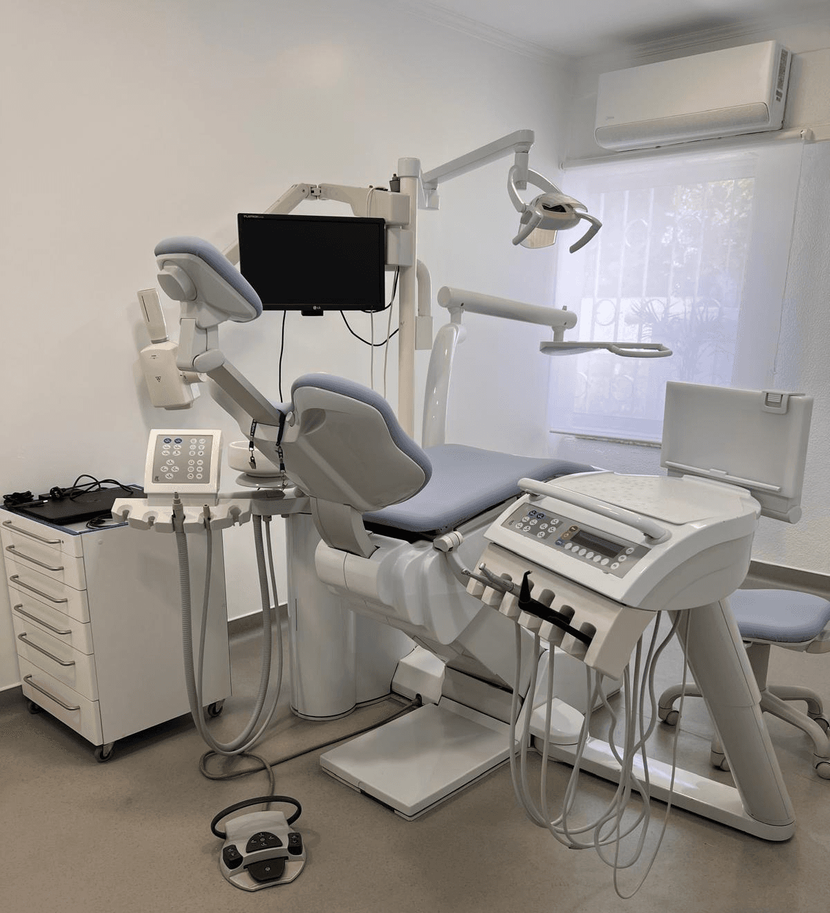 Dentist and patient discussing treatment goals during a consultation