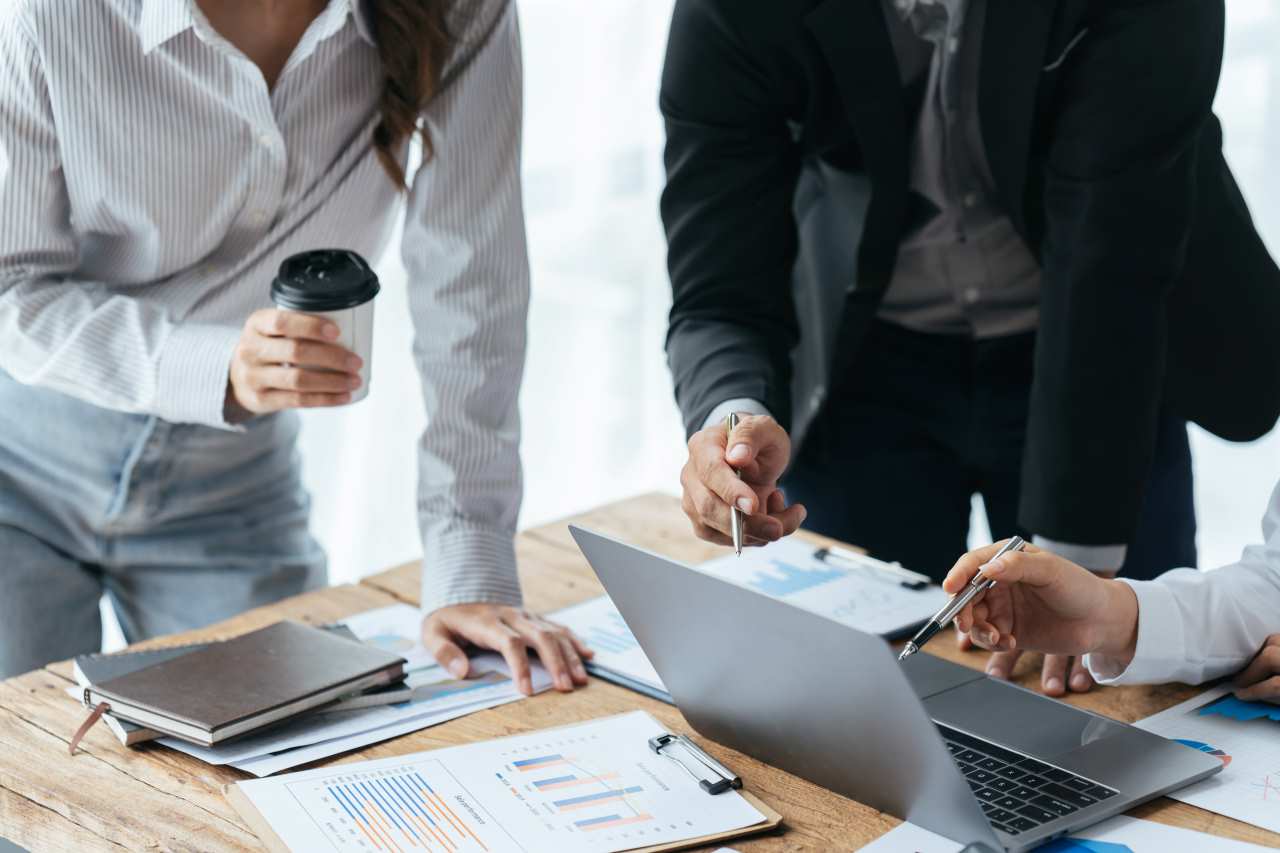 Como consultar reputação empresarial antes de fechar contrato?