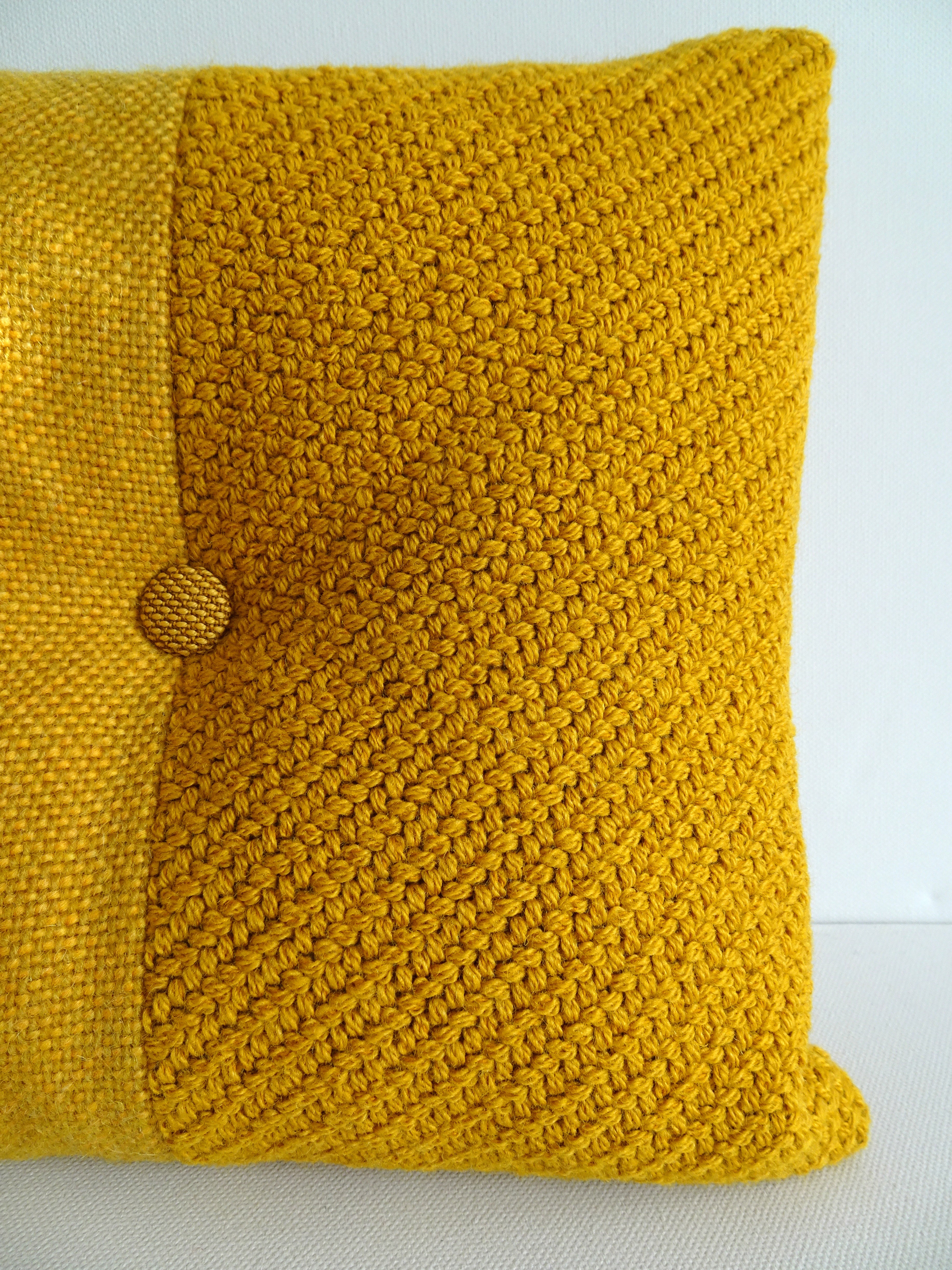 Brides chair revisited | bouclé en gouddraad broderie, geschuurd en gezeept teak | 48x80 cm