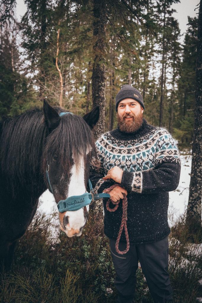 Arctic summer polar knitting pattern by Linka Neumann