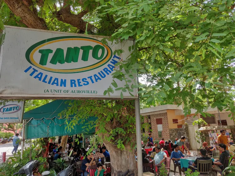 Tanto's exterior and sign.