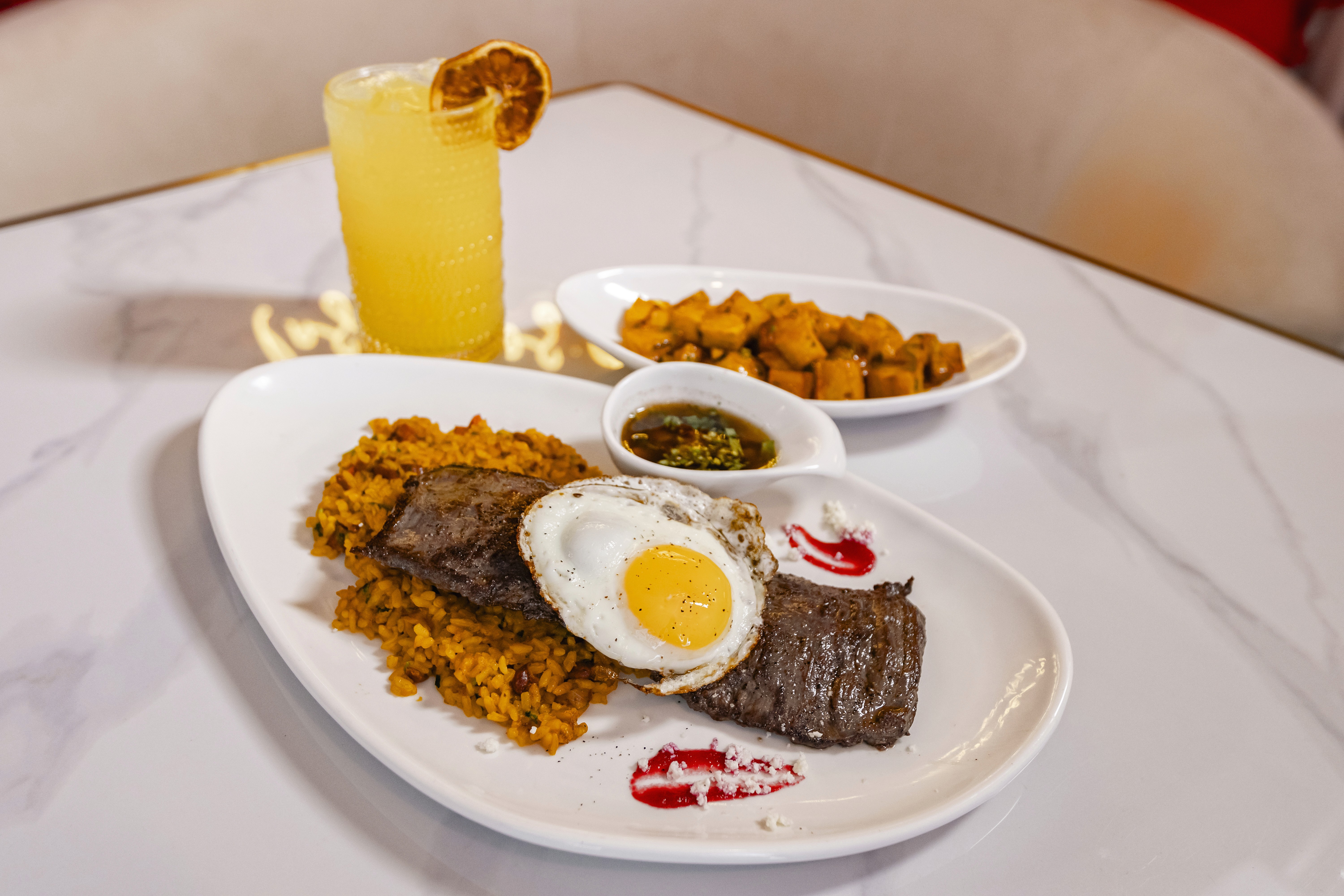 Creative diversification strategy using SAM and Andromeda for restaurant advertising.