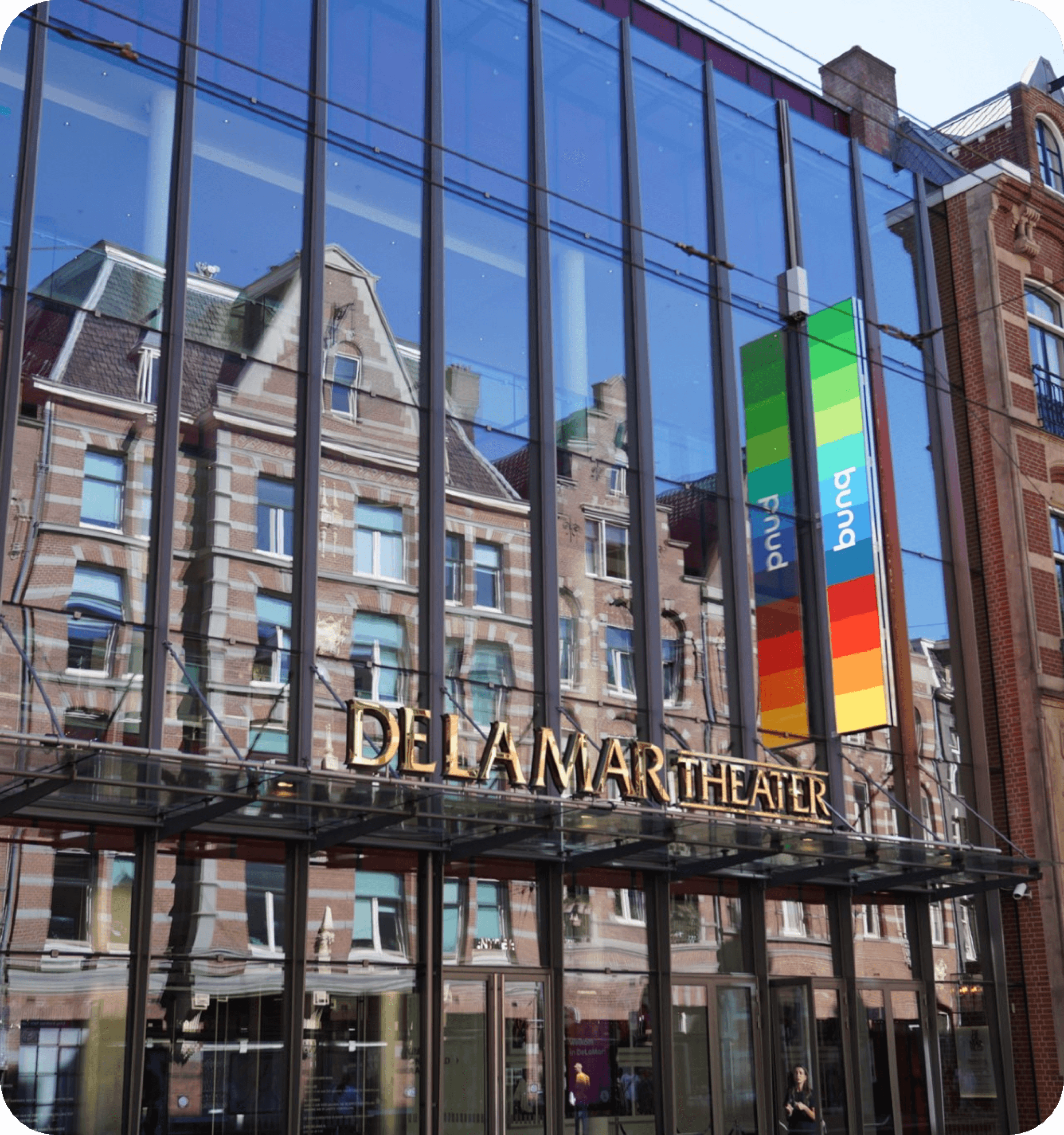 Illustratie van financiële rapporten en grafieken die geanalyseerd worden met een vergrootglas, als symbool voor transparantie en verantwoordelijkheid.