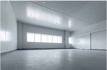 Seamless epoxy floor in a large garage interior