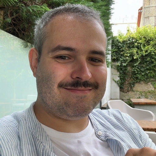 A headshot of Rodrigo Castro