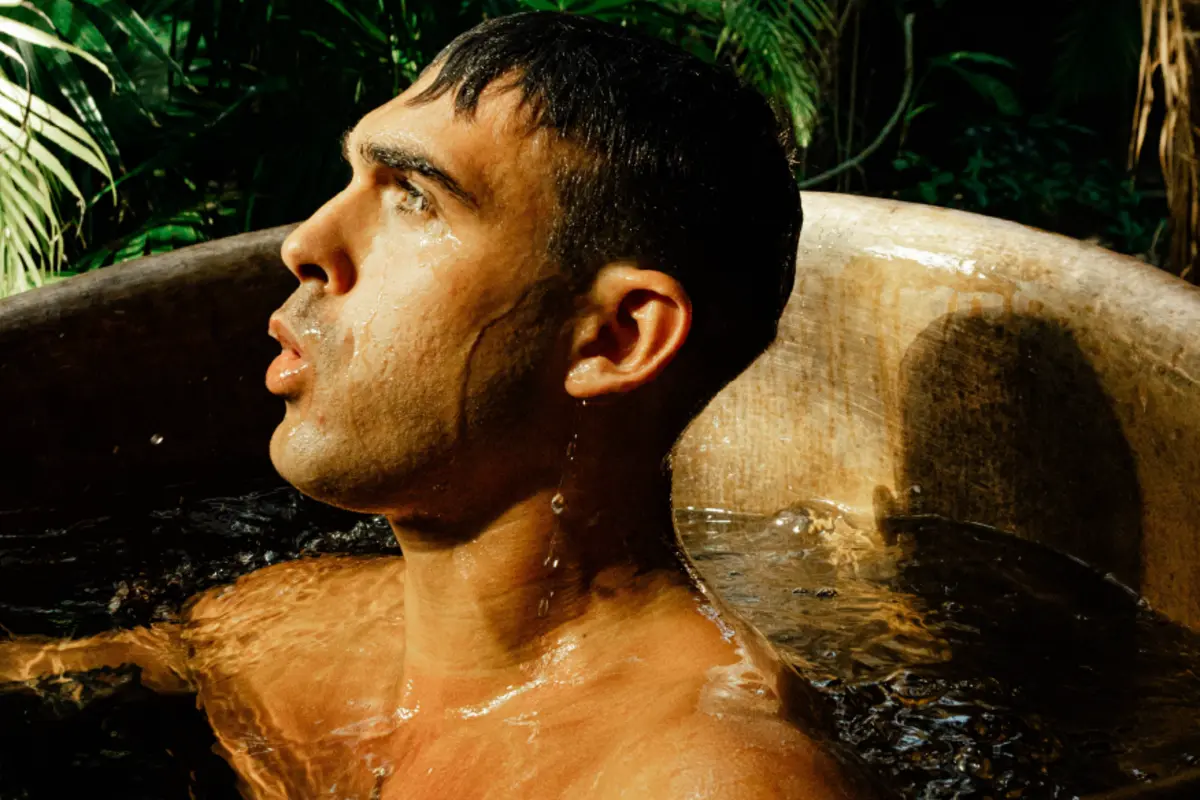 Person holding ice cubes during ice bath at Nômade Tulum, Mexico.