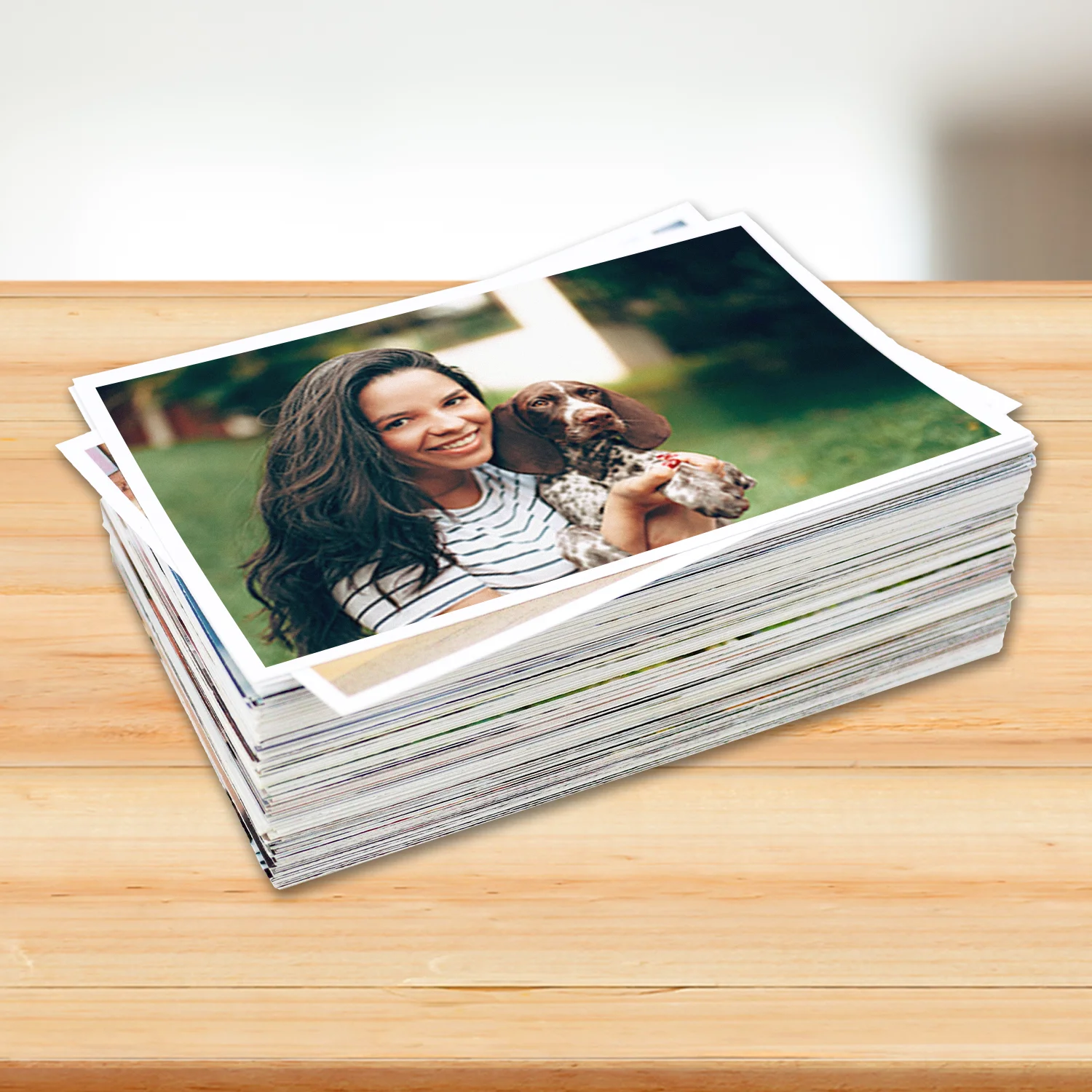 Fotolivro de capa dura no tamanho 21x30cm aberto e fechado em loop.