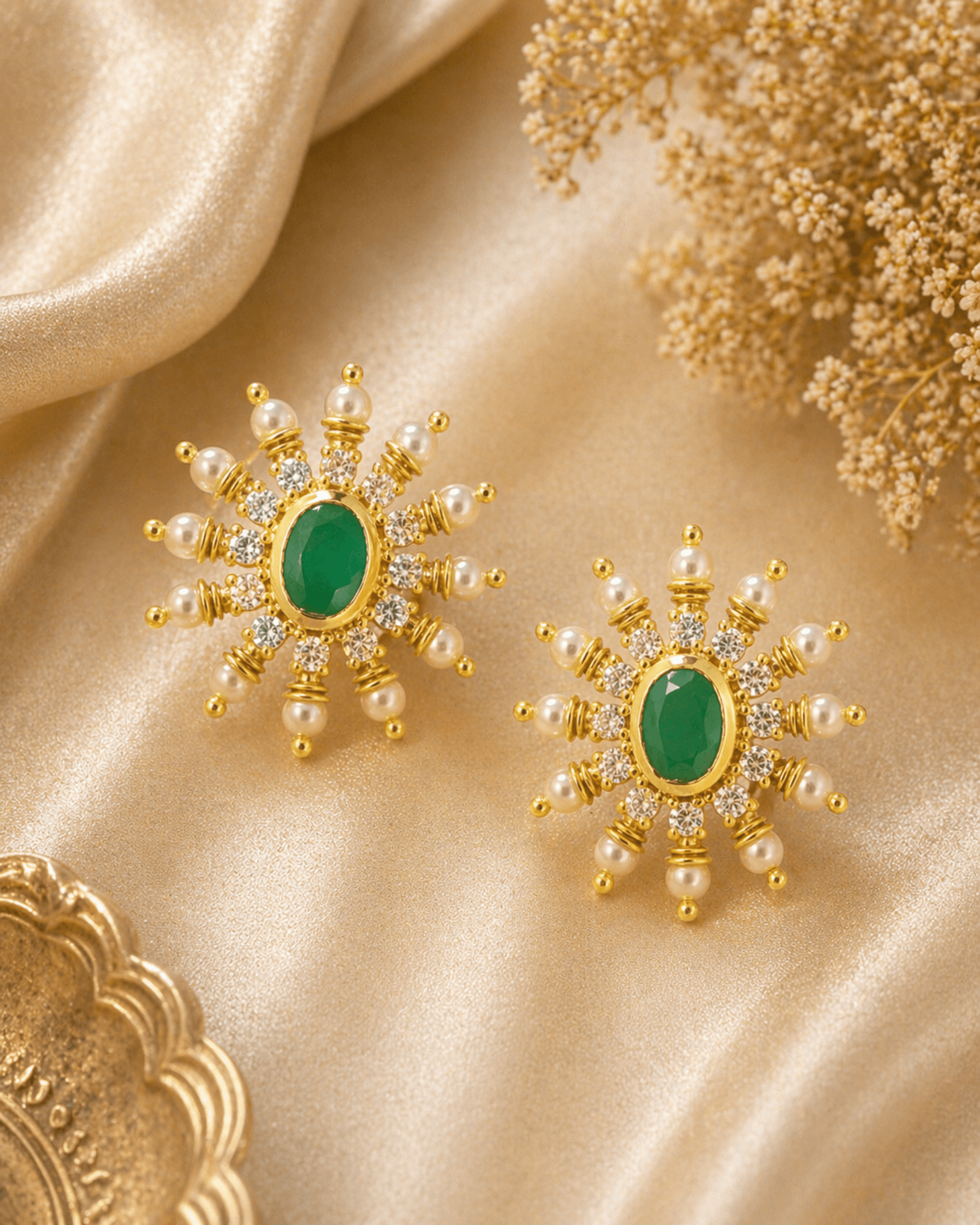 Iconic precious earrings