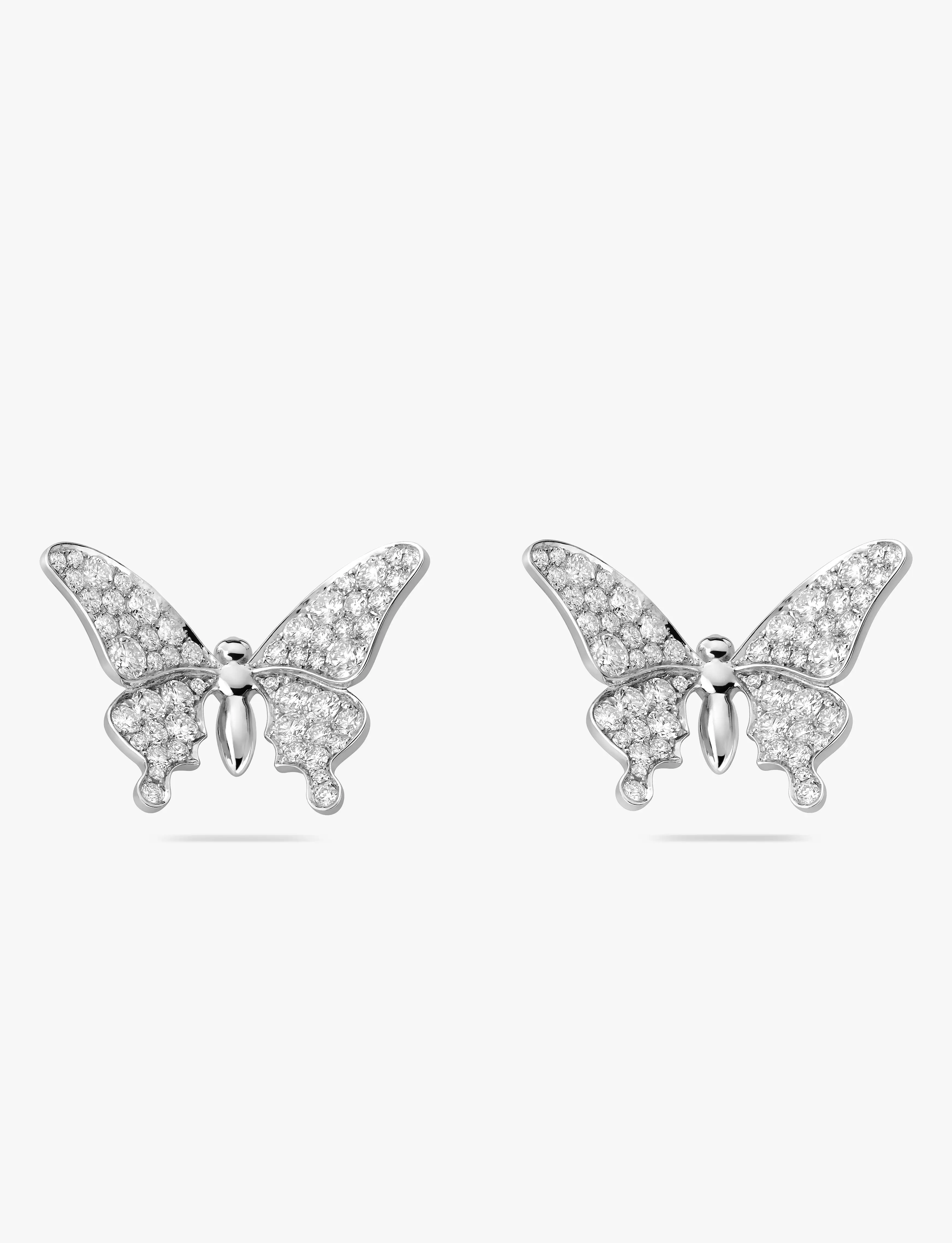 Boucles d’oreilles Papillons Maison Édéenne en diamants photographiées seules sur fond clair