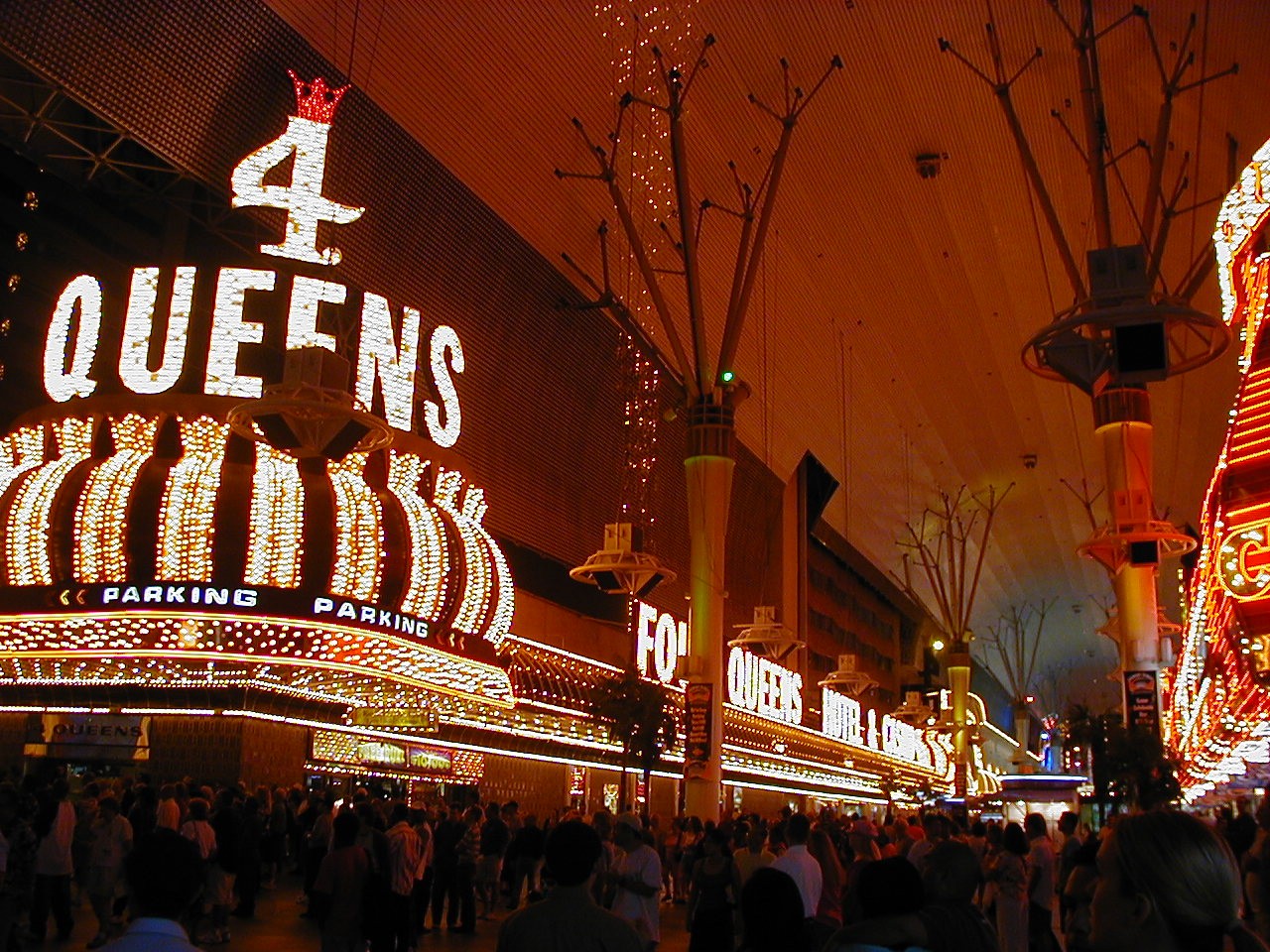 photography of dam during daytime