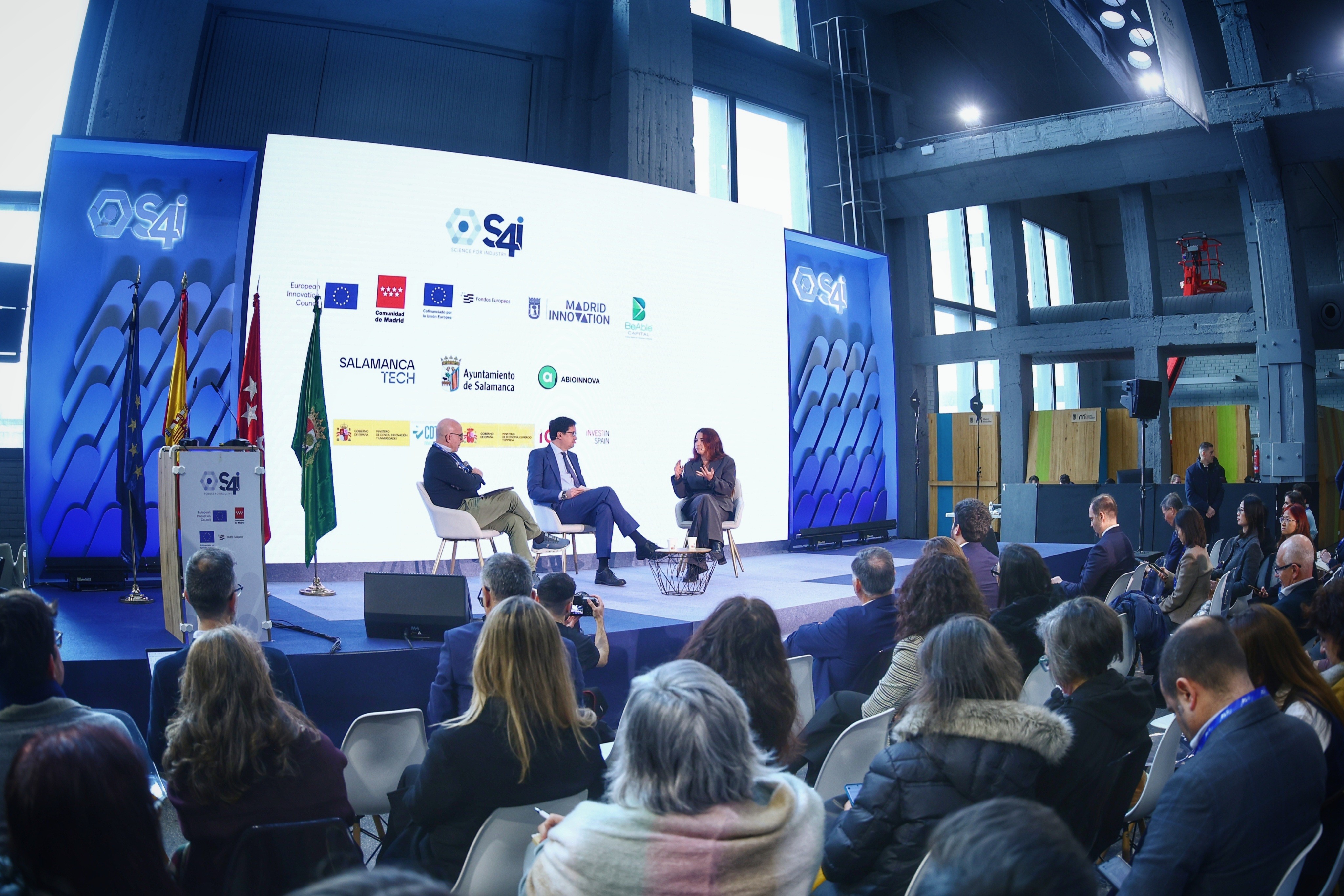 Live announcement in Madrid at the S4i | Science for Industry with Oscar López Agueda y Carmen Palacios-Berraquero