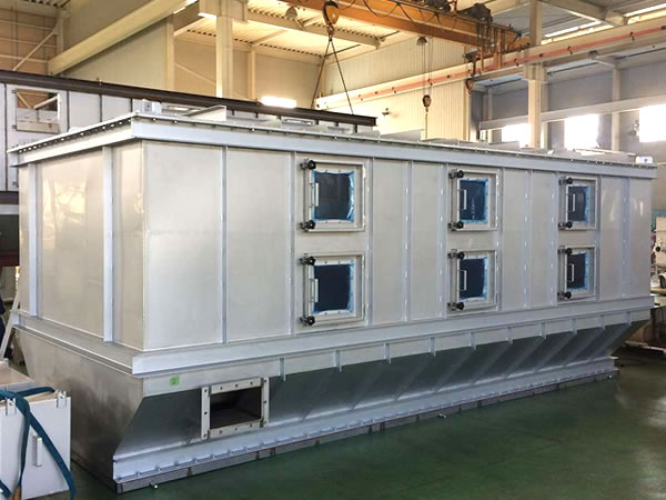 内部の確認を容易にするために「透明窓付きの点検口」を設置