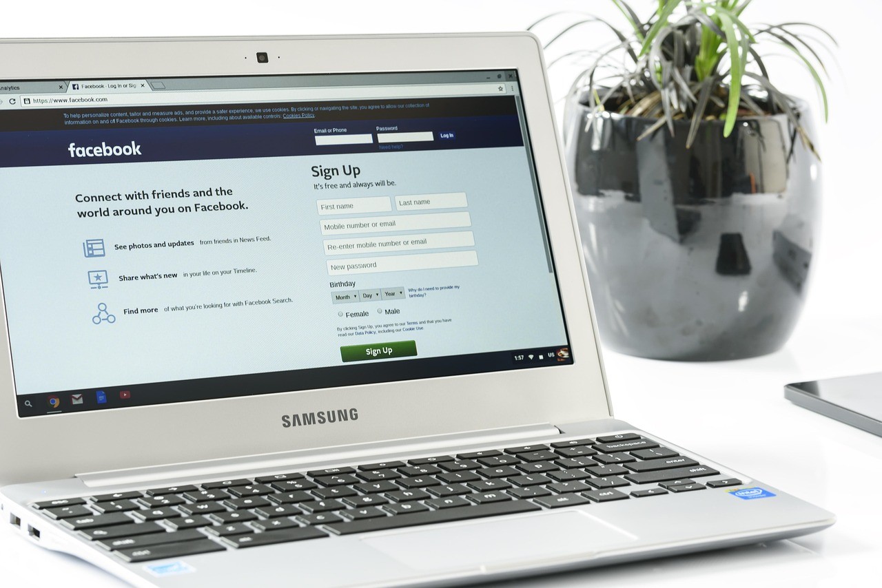 A Samsung Chromebook with facebook