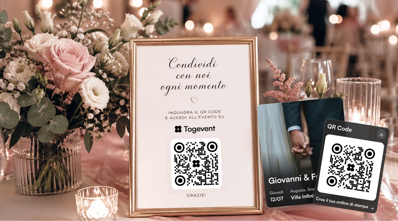 Cartello elegante con QR code su tavolo di matrimonio, utilizzato per condividere il link dell’evento tramite l’app di togevent con tutti gli invitati.