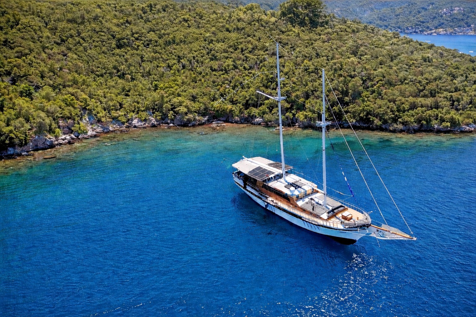 Majestic sandstone cliffs in golden light, showing the natural beauty of AlUla’s desert landscape.