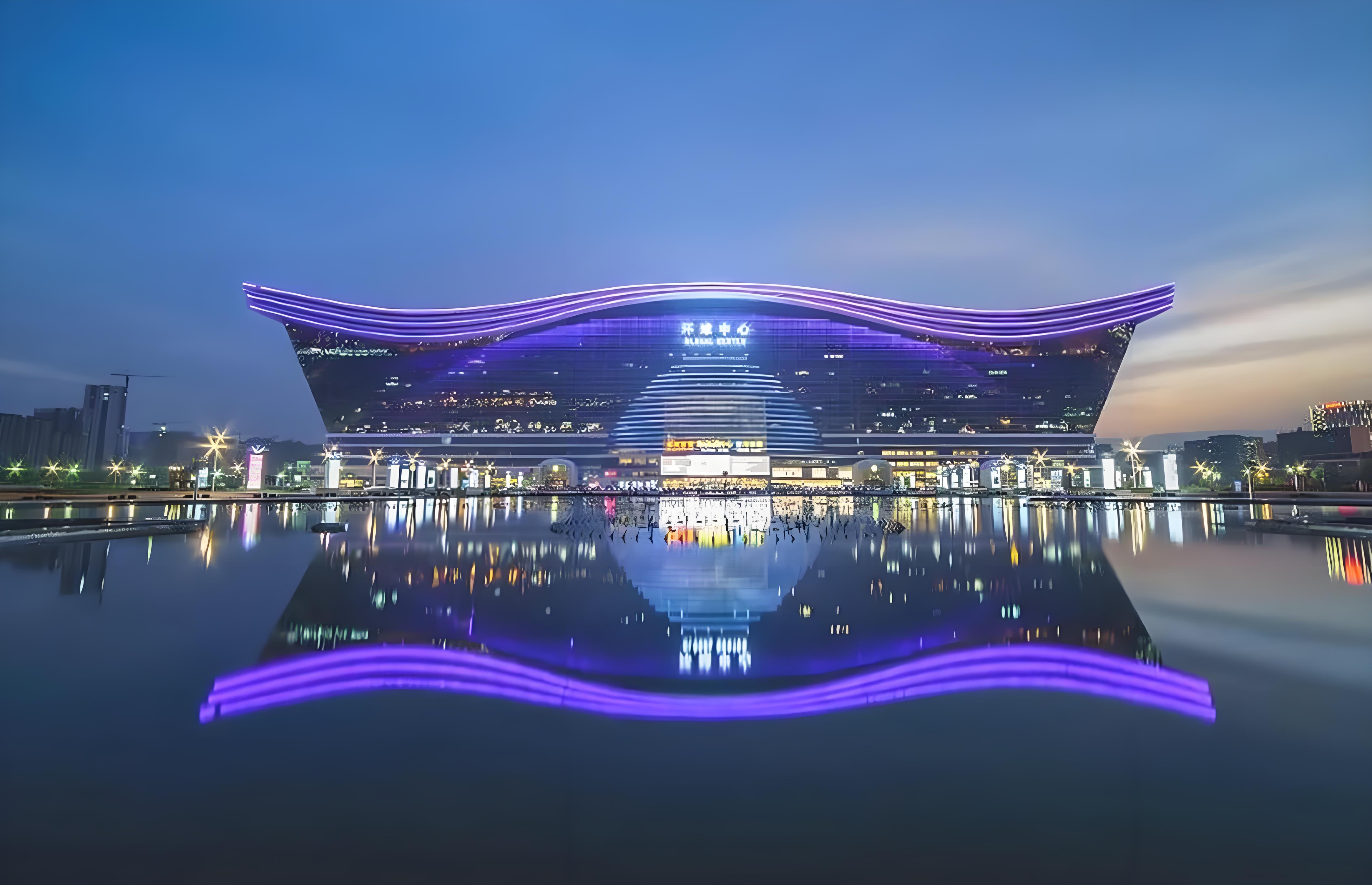 Chengdu City Day Tour covers Du Fu Thatched Cottage, Luhu Lake and New Century Global Centre.4