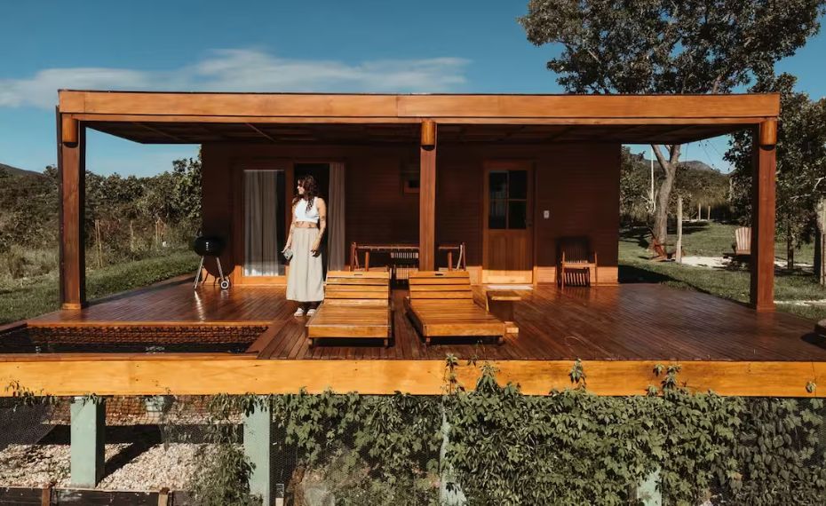 Havaianas seleciona 10 destinos no Airbnb para incentivar pausas na rotina