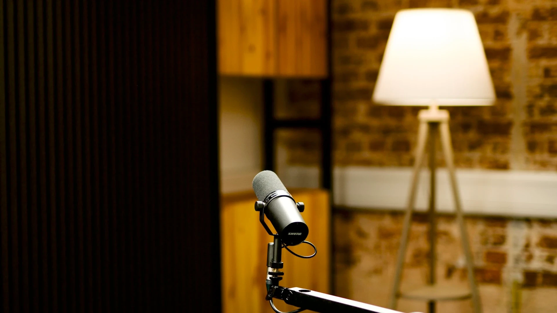 The Creative Kin London podcast studio is a multicam 6k video studio based at Woolwich Works, Royal Arsenal, jjst 15 minutes form Canary Wharf on the Elizabeth Line