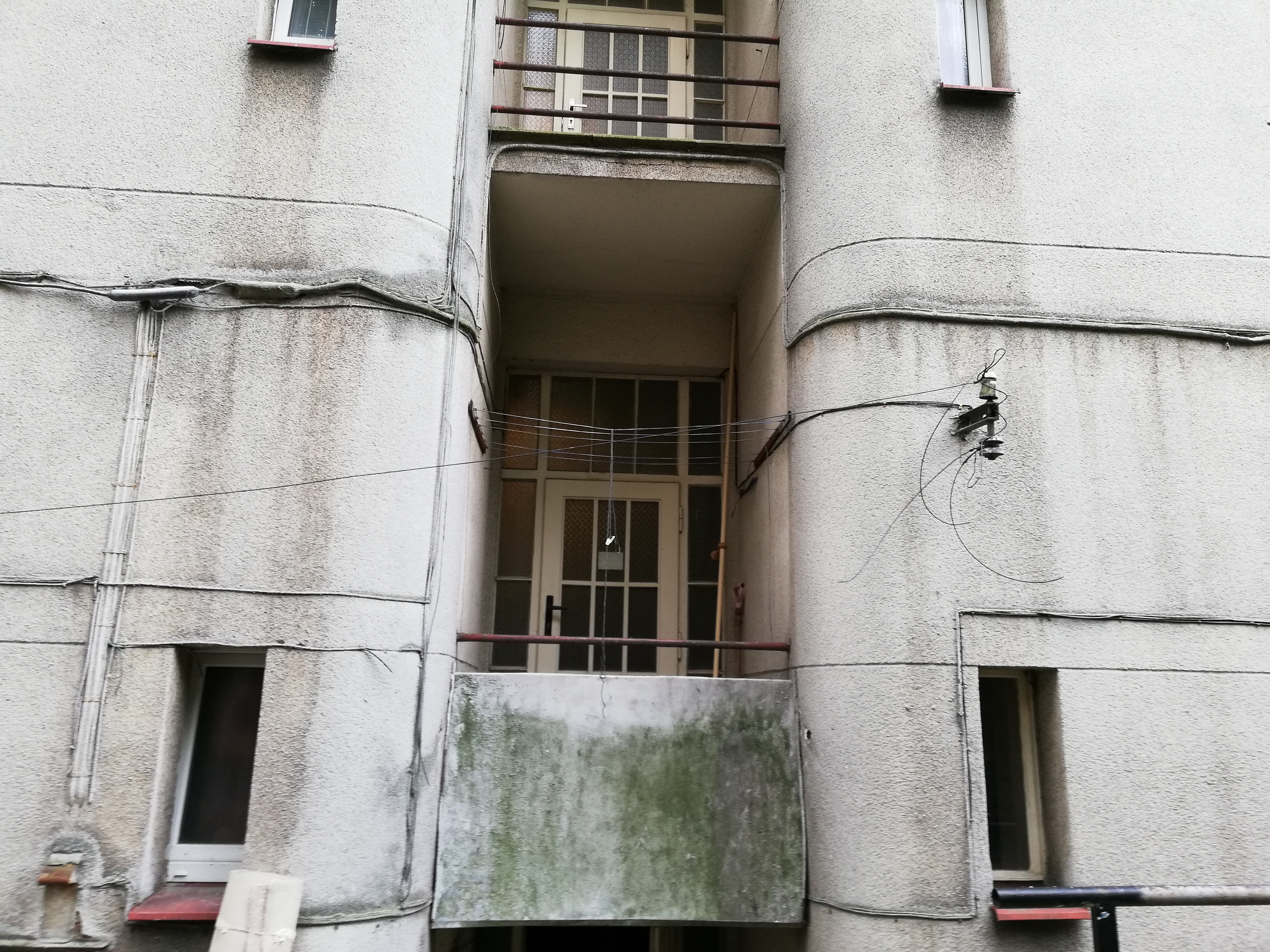 před čištěním fasády