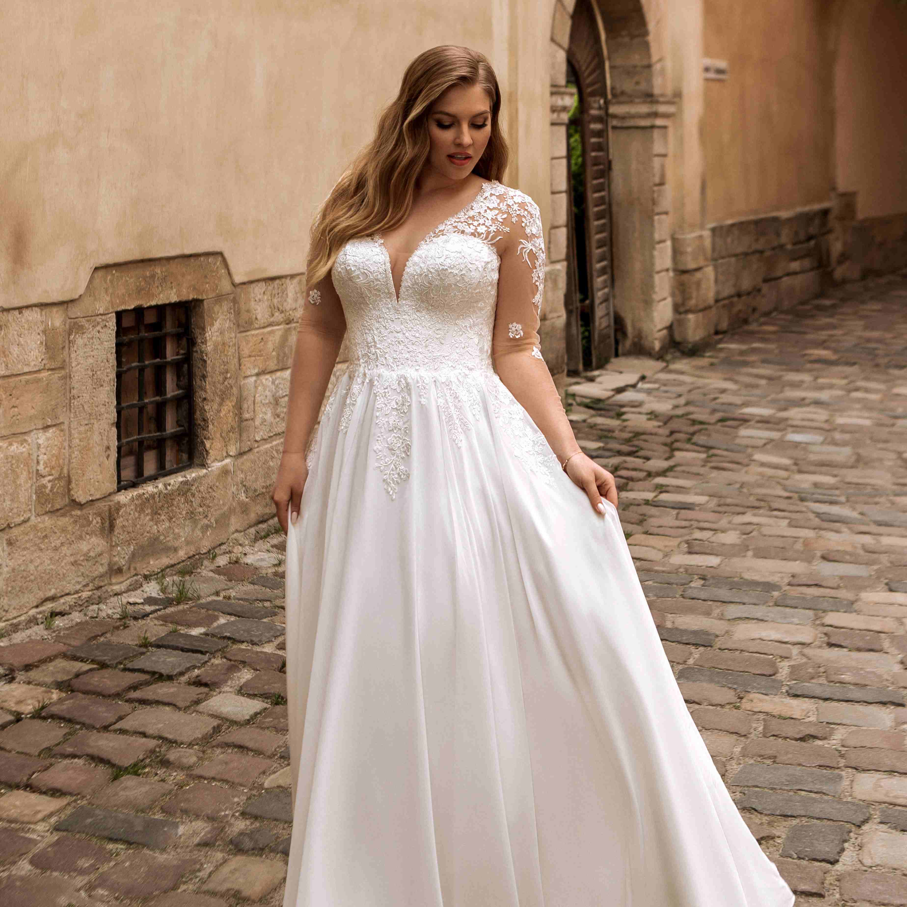 Standesamtkleid in A-Linie für kurvige Bräute