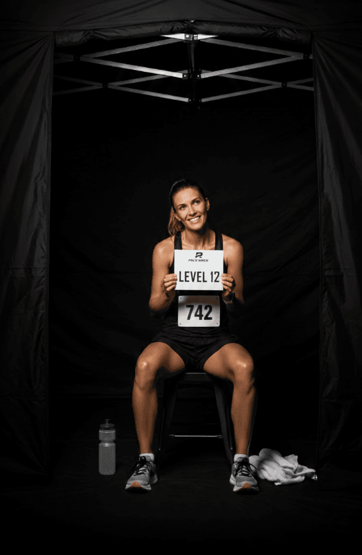 Läuferinnen und Läufer beim Pace Race Laufevent an der Startlinie zu ihren 1.000m Intervallläufen