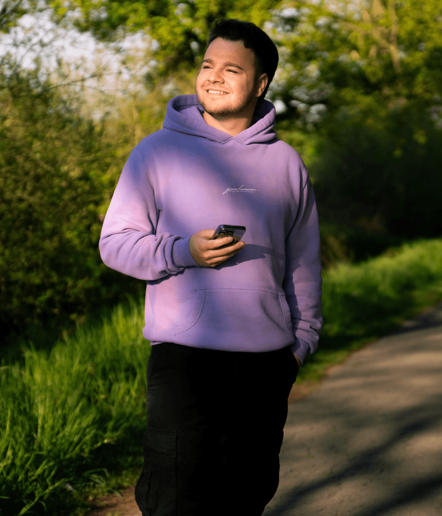 Ein Bild von Dustin Grewe auf einem Feld Weg