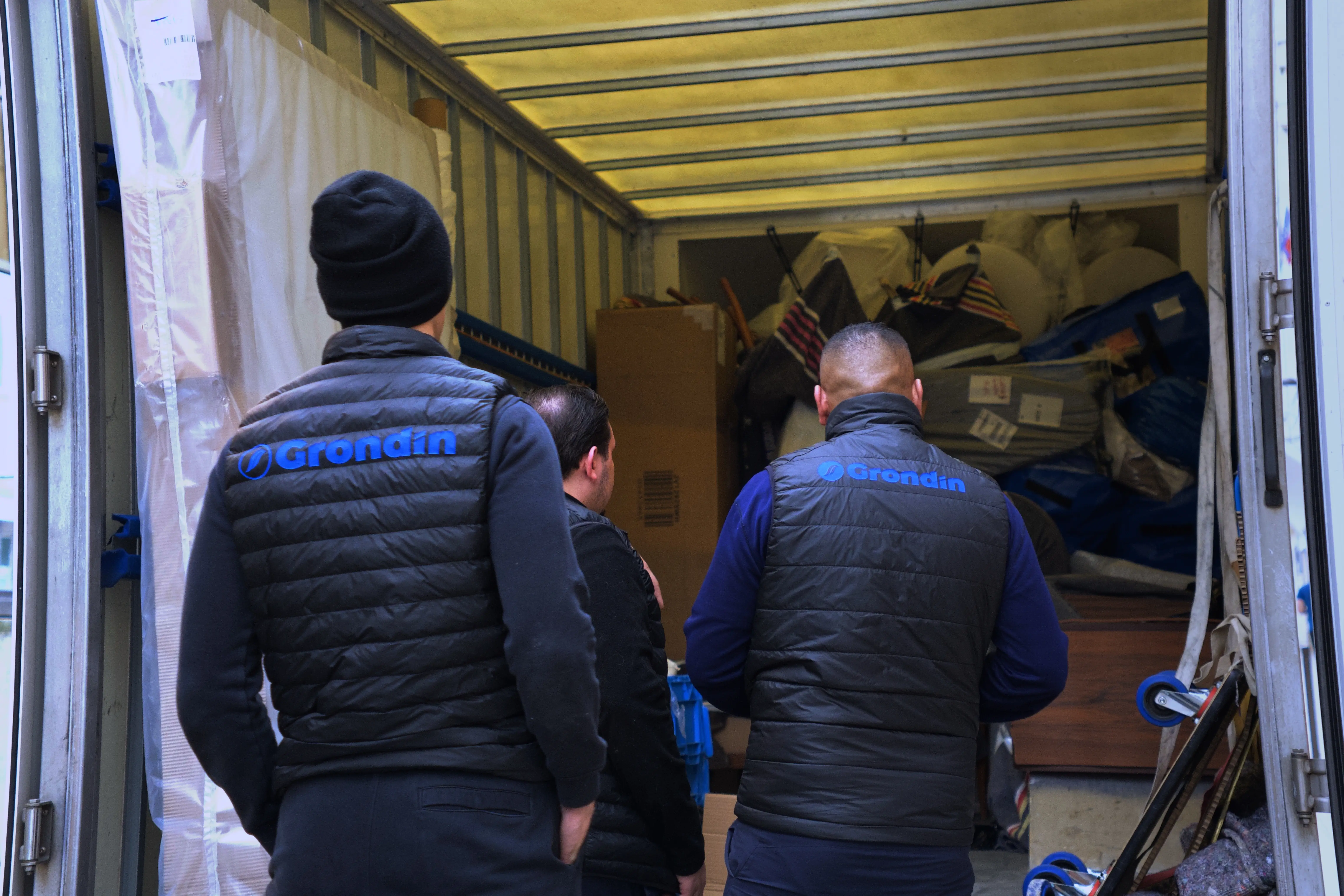 Camion demenagement Grondin equipe