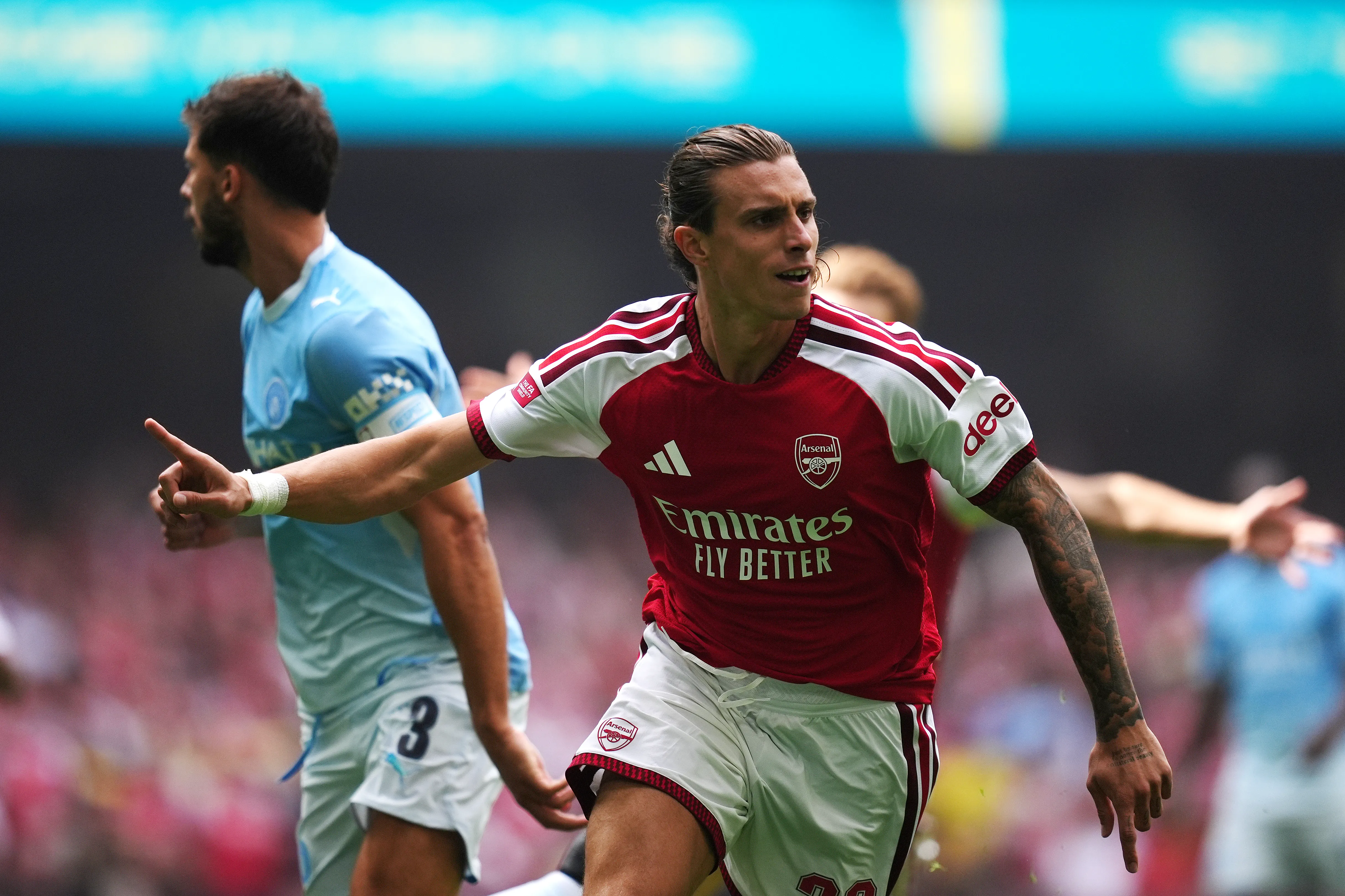 Arsenal esmaga Manchester City (3-0) e conquista a Supertaça de Inglaterra