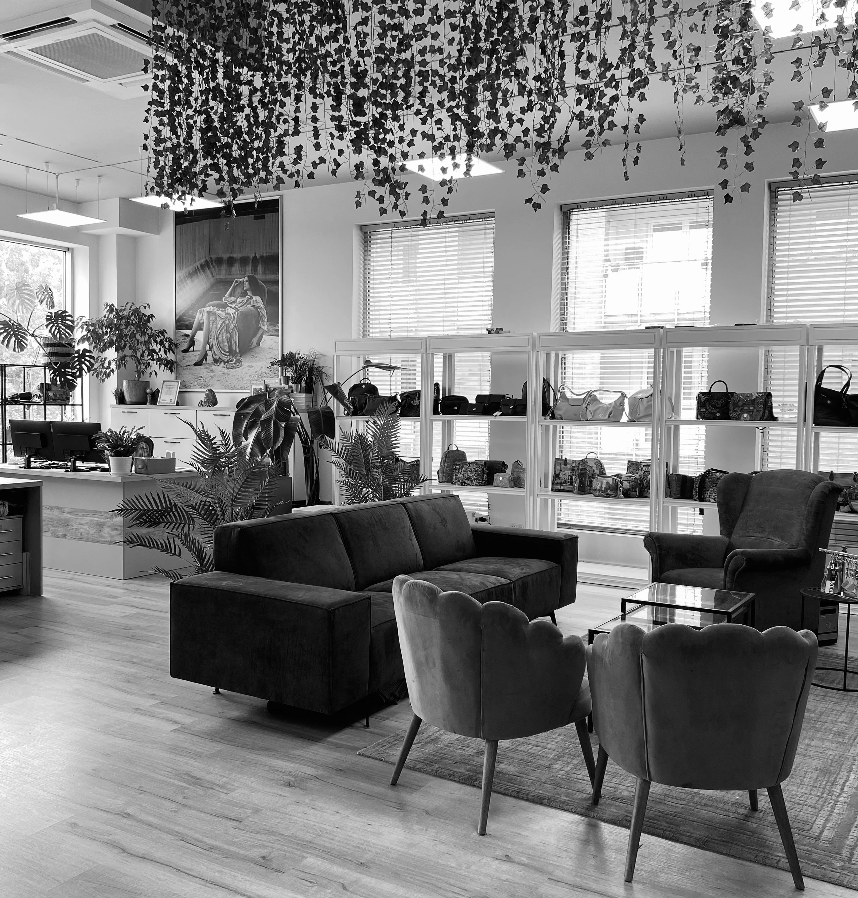 Showroom przedstawiciela marek premium Katarzyny Dzieńkowskiej z ekspozycją torebek, miejsce spotkań z butikami zainteresowanymi współpracą hurtową w Polsce