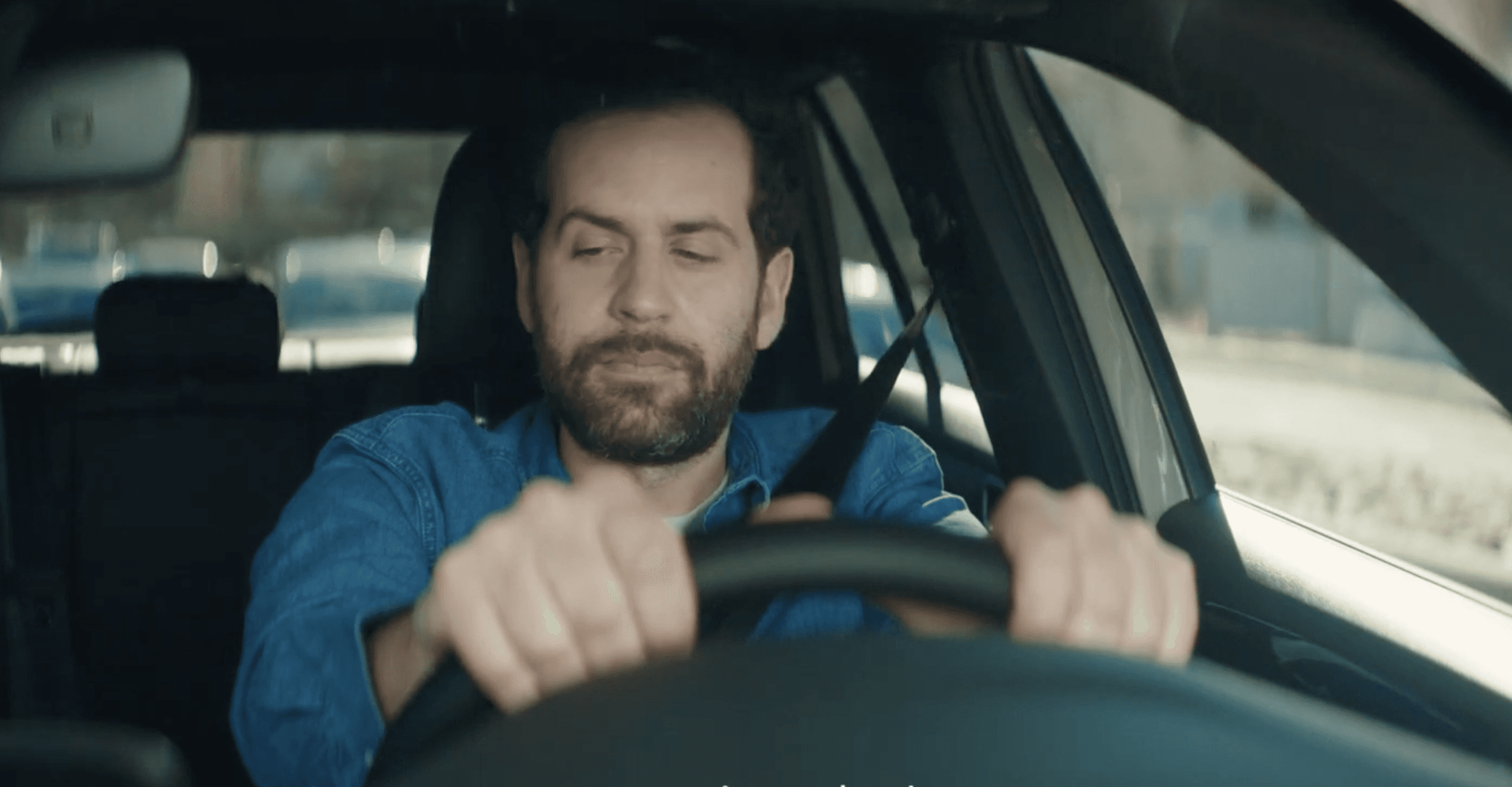 capture de la scene avec papa et enfants