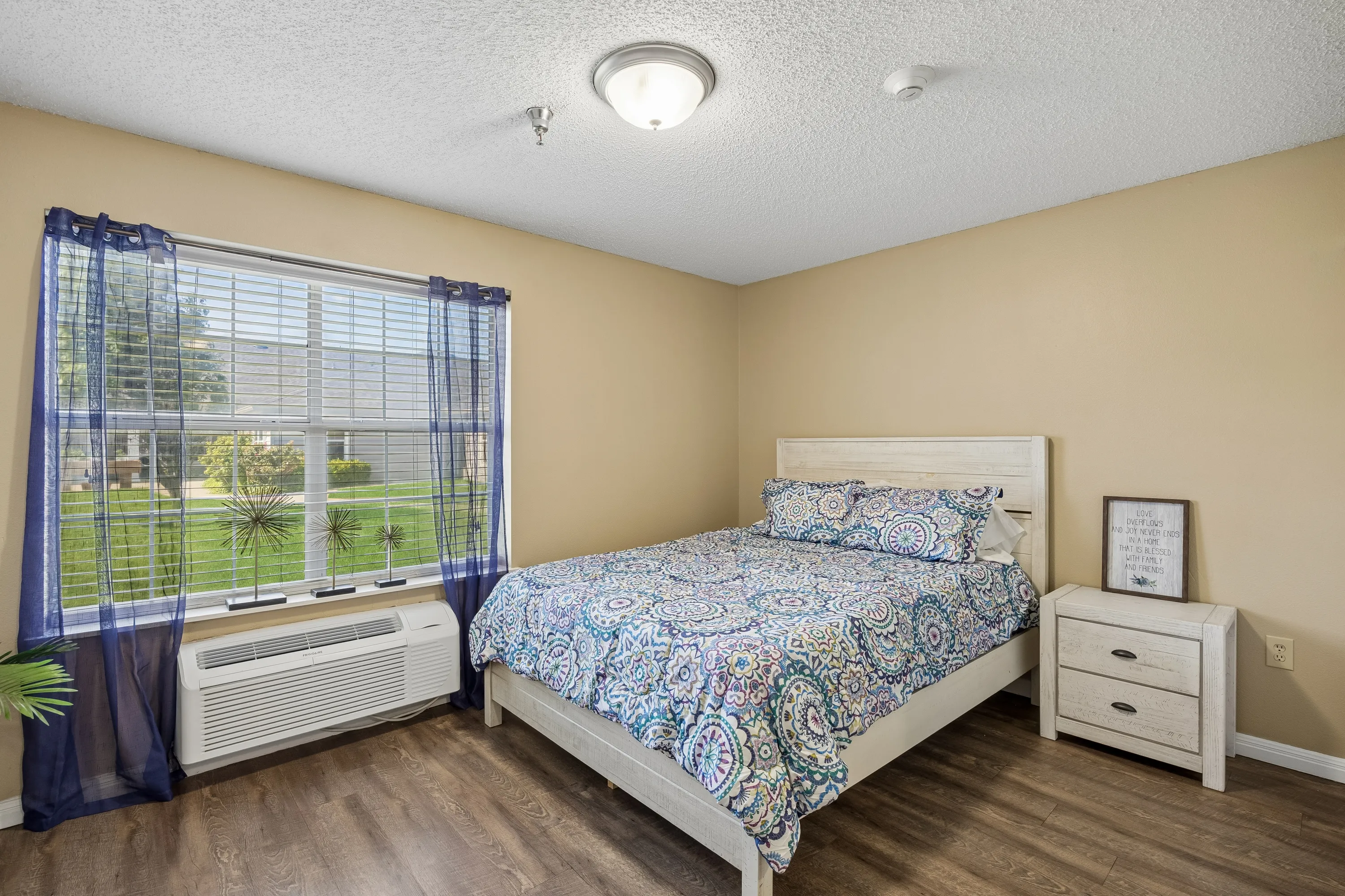 Meredith Court community photo 4
