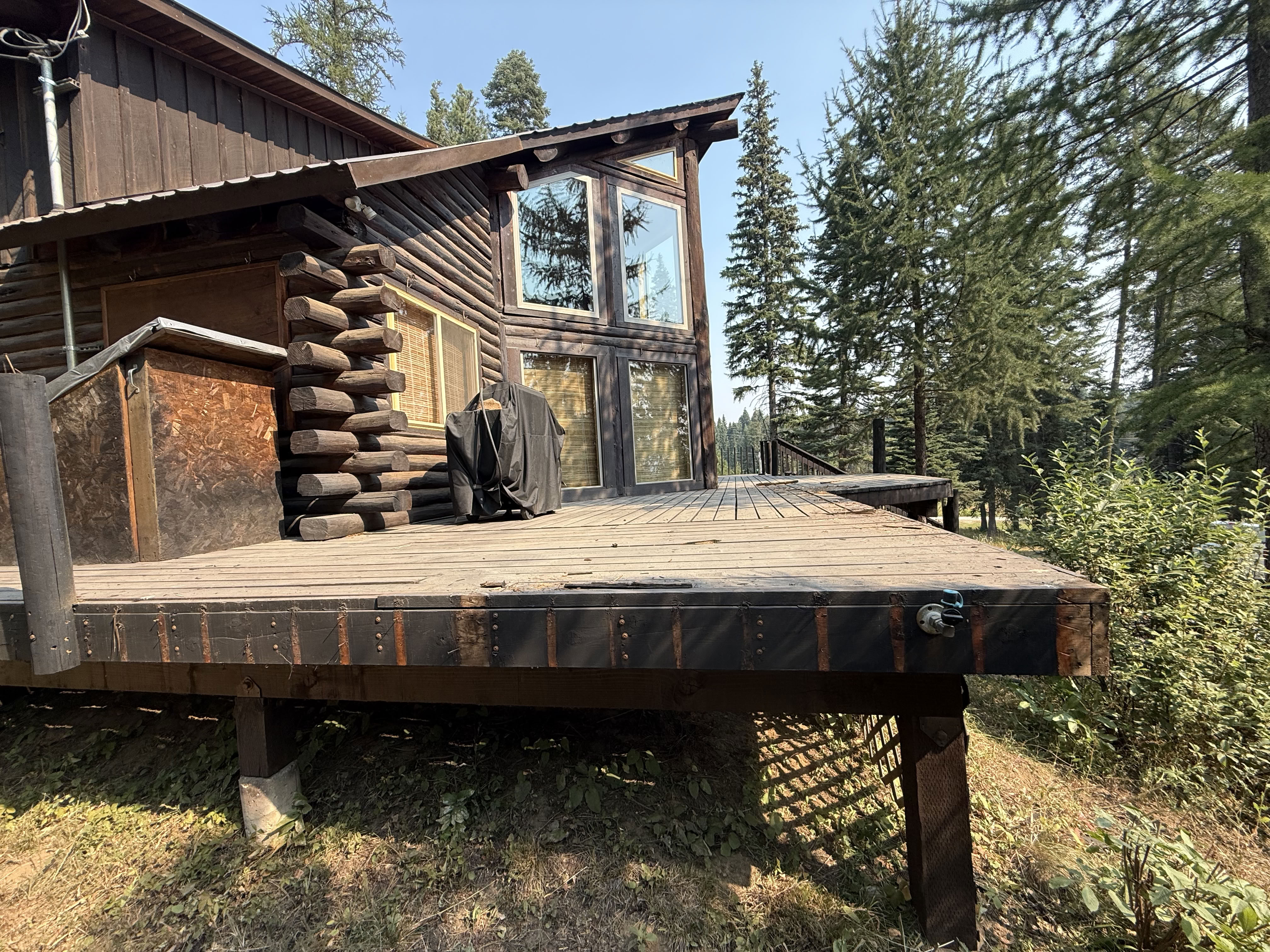 deck with damaged fascia and no hand railings