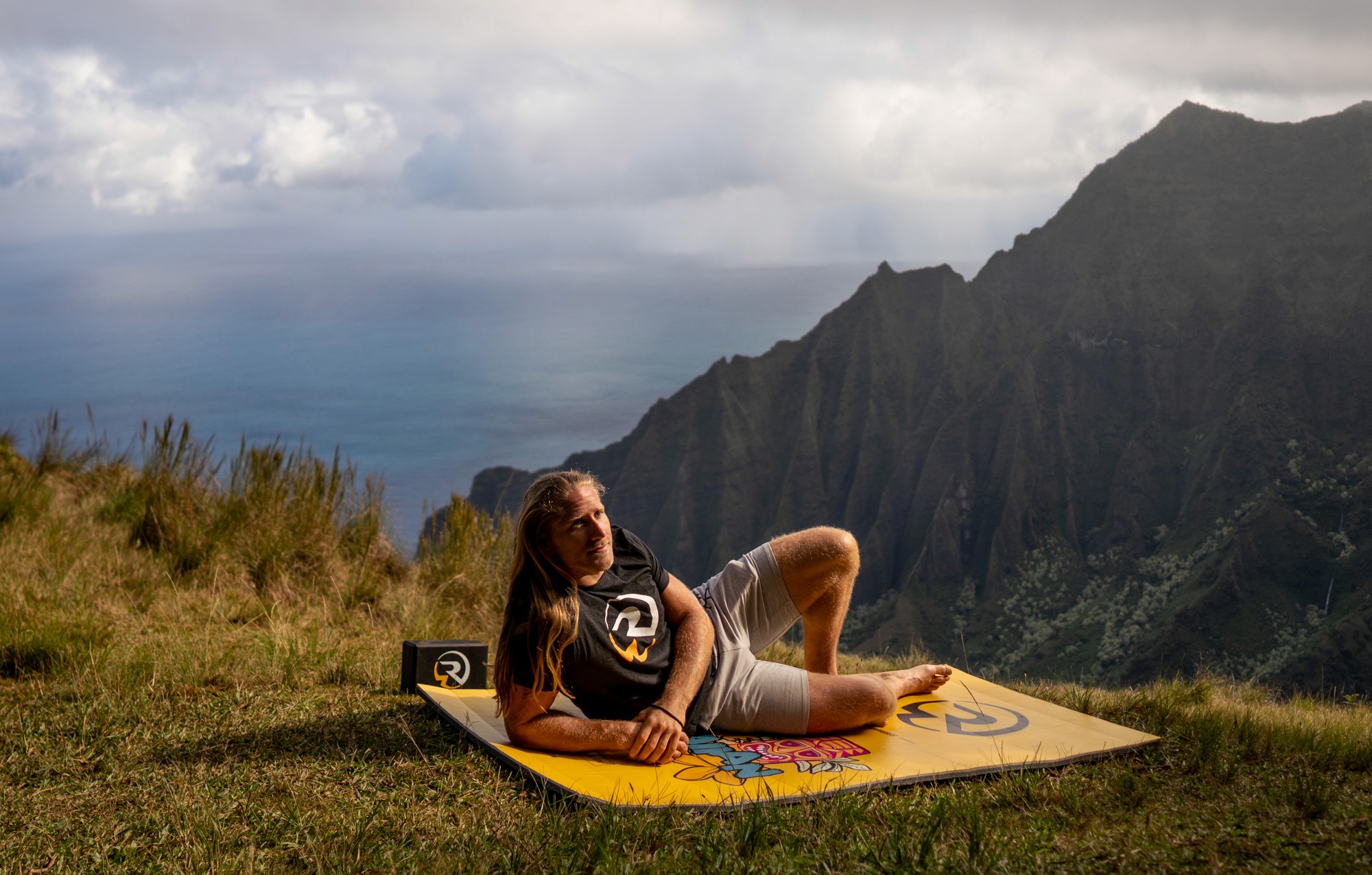 man relaxing - What to Drink for Muscle Recovery 