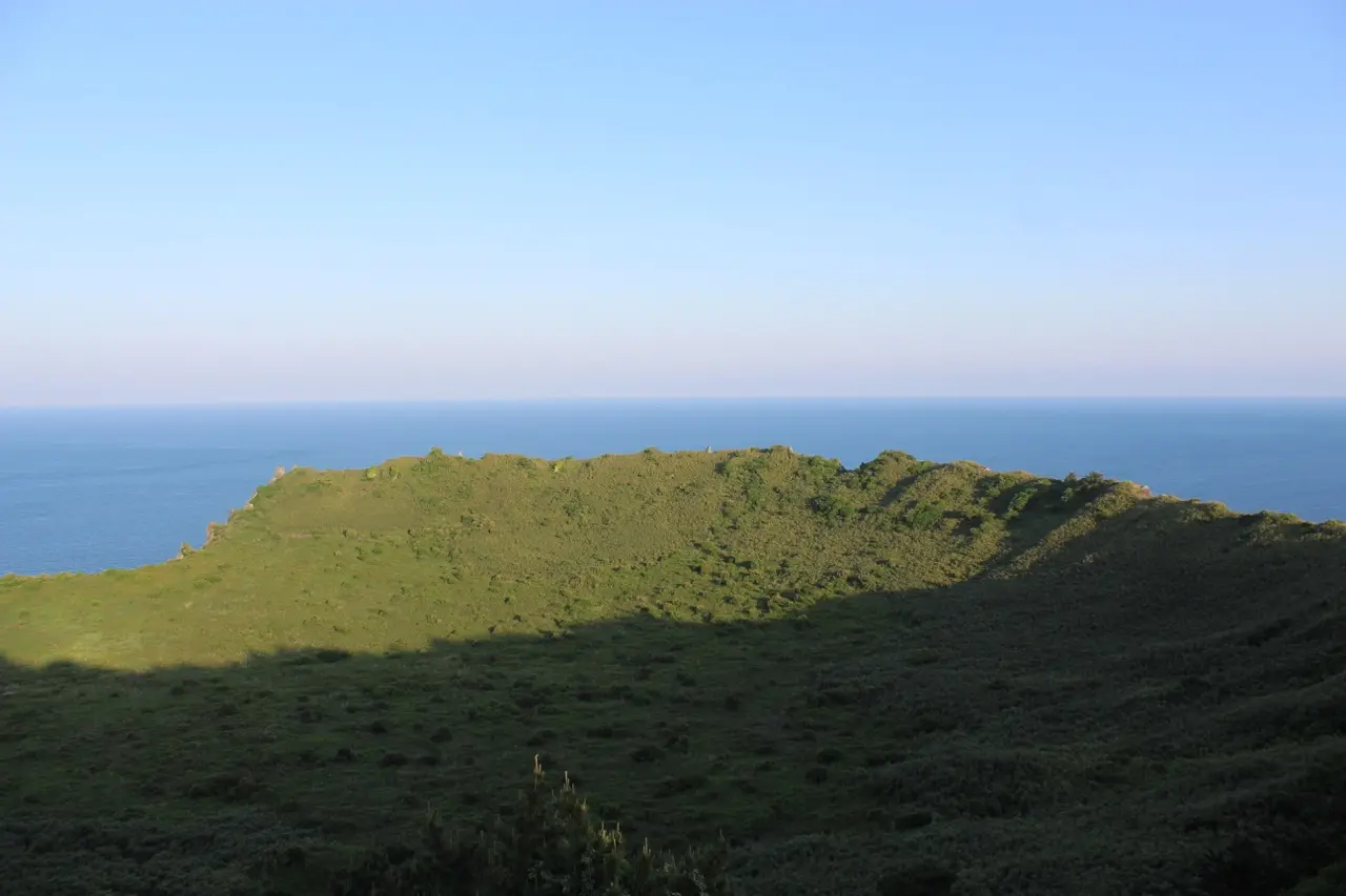 bovenaanzicht vulkanische krater jeju island