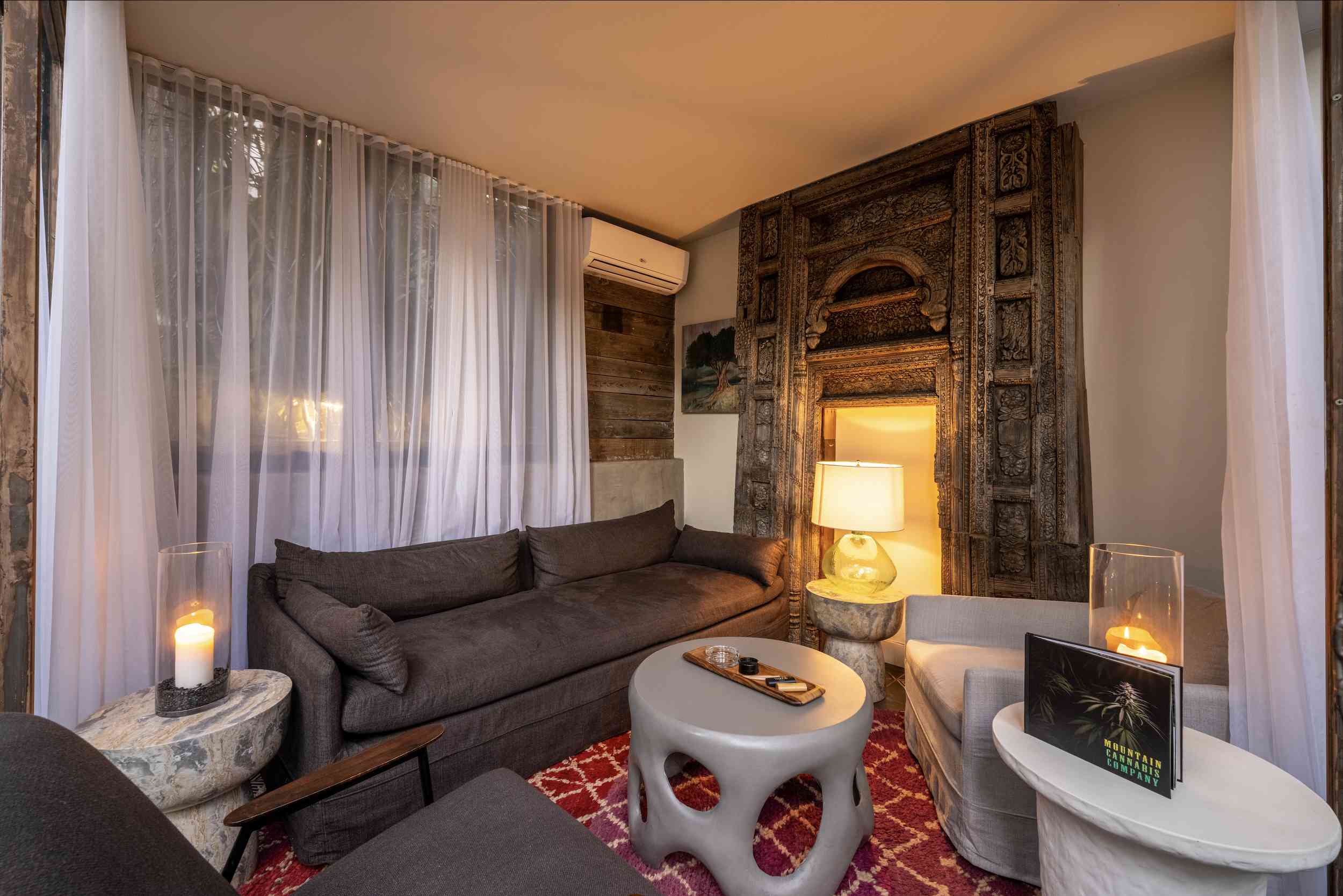 The koi Room -  the Woods WeHo