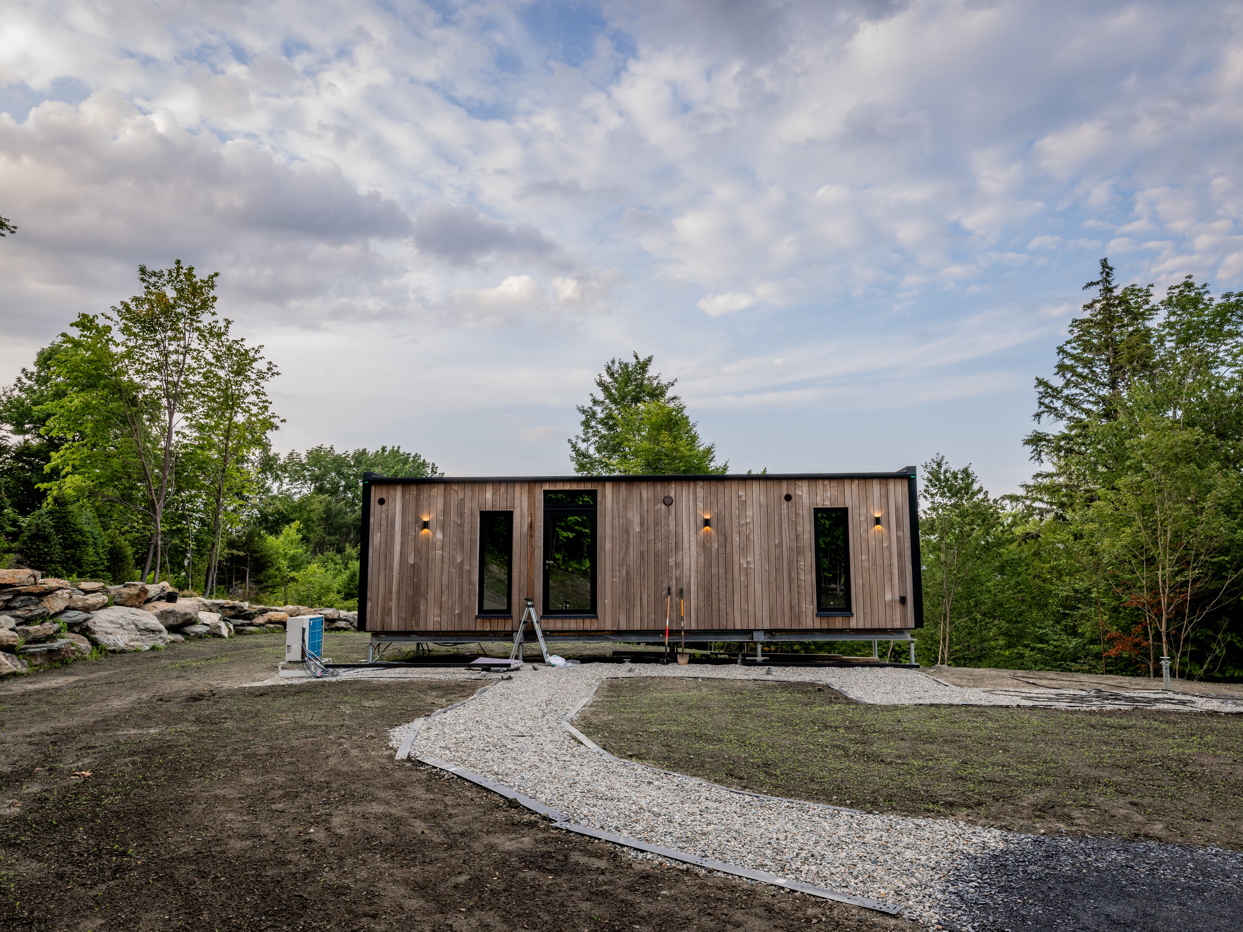 Trillium Nord exterior and approach path