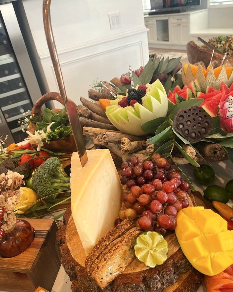 Fruit styling: Cheese & carved fruit