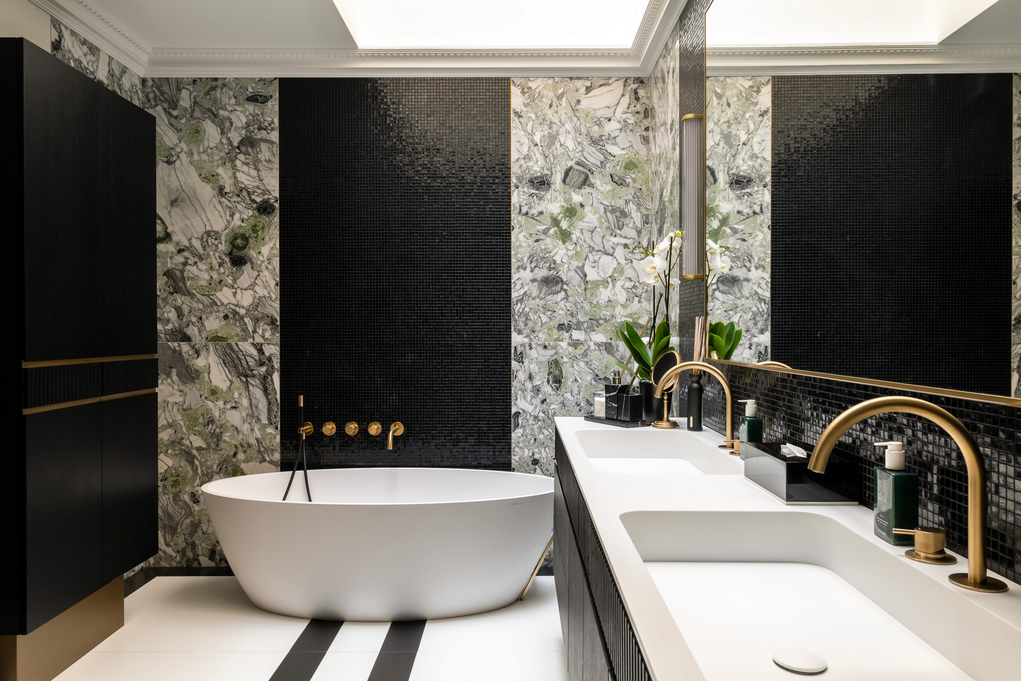 bathtub private villa paris