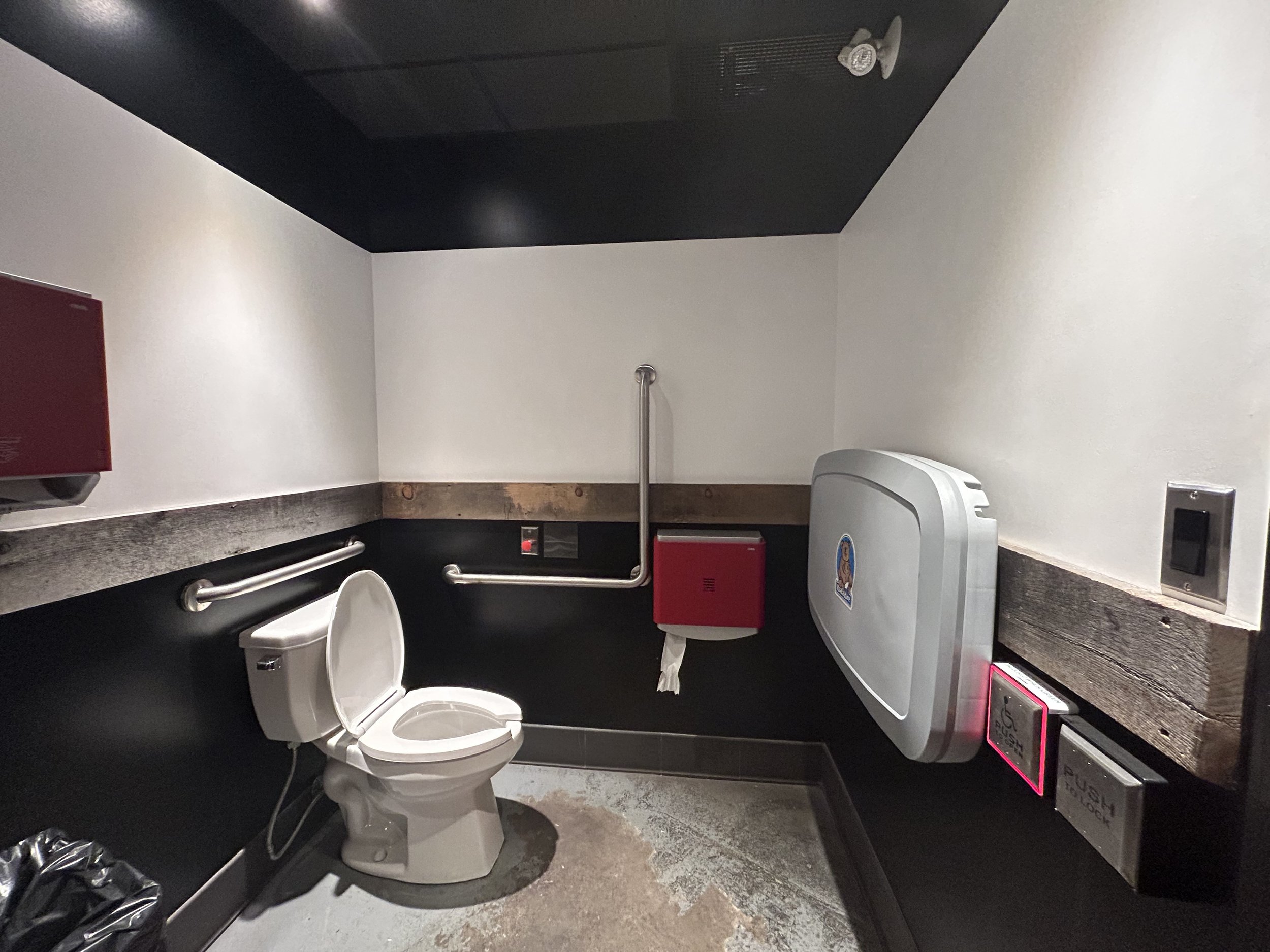 The accessible bathrooms at Les Moulins Lafayette