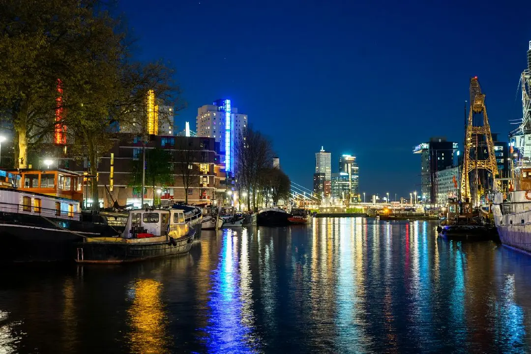 Rotterdam Oude Haven. Direct Taxi bellen naar de Oude Haven. Rotterdam. RotterdamRit bellen 24/7.