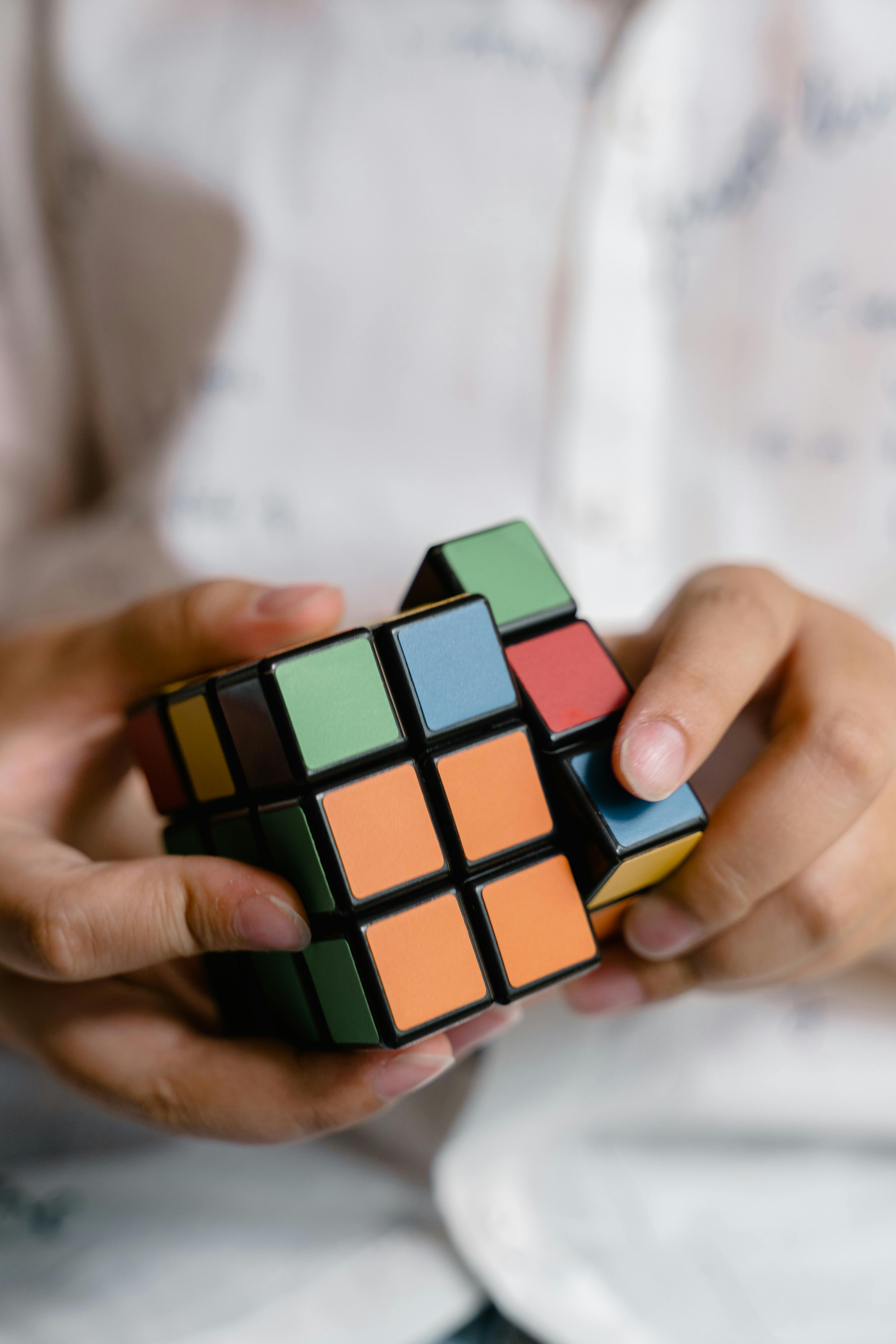 close-up-of-hands-manipulating-a-colorful-rubik's-cube,-focused-on-puzzle-solvin - mart-production (pexels)