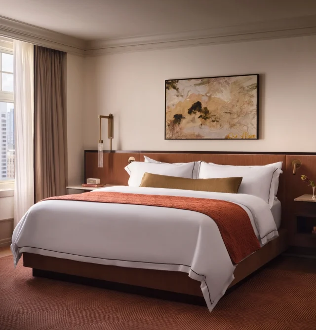 Corner One Bedroom Suite · King · Corner Position · Expansive City and Bay Views