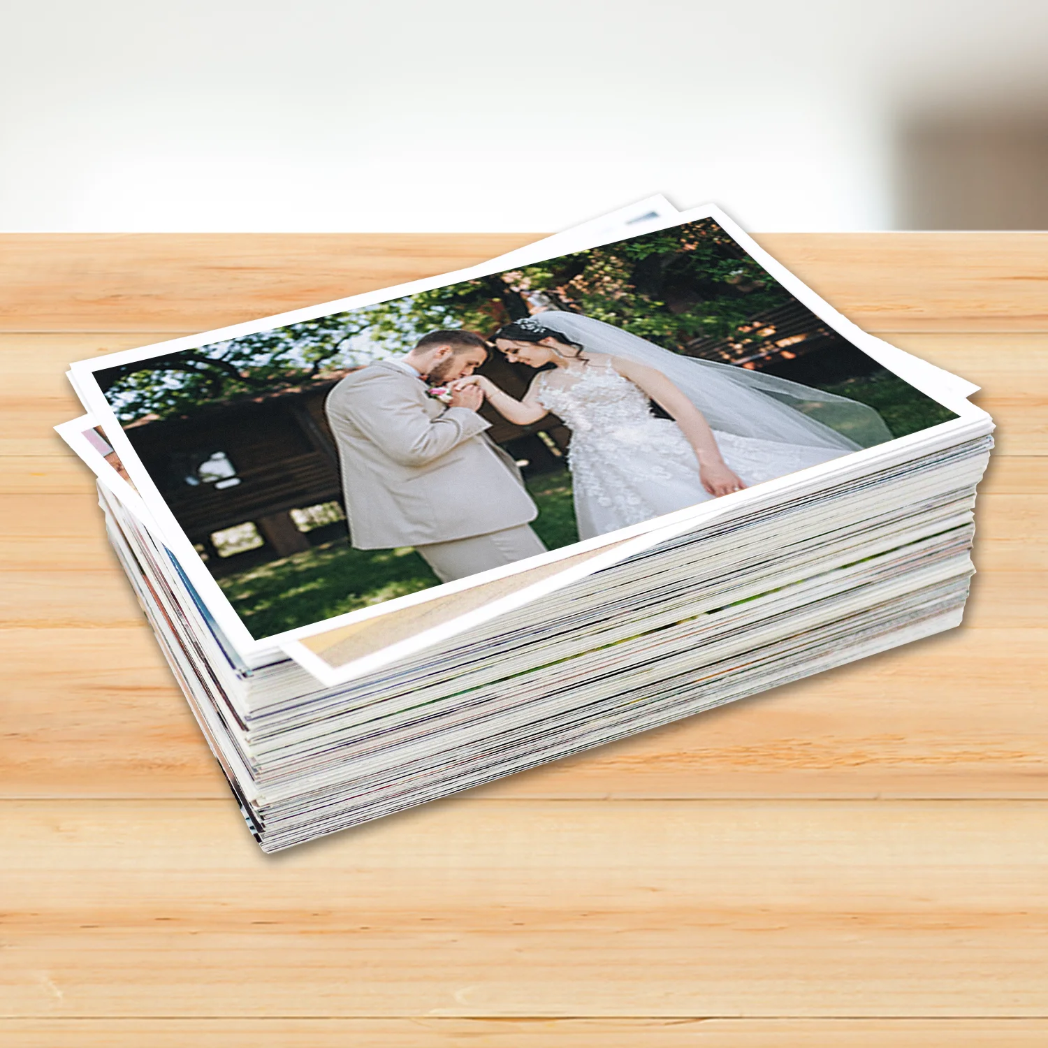 Fotolivro de capa dura no tamanho 21x30cm aberto e fechado em loop.