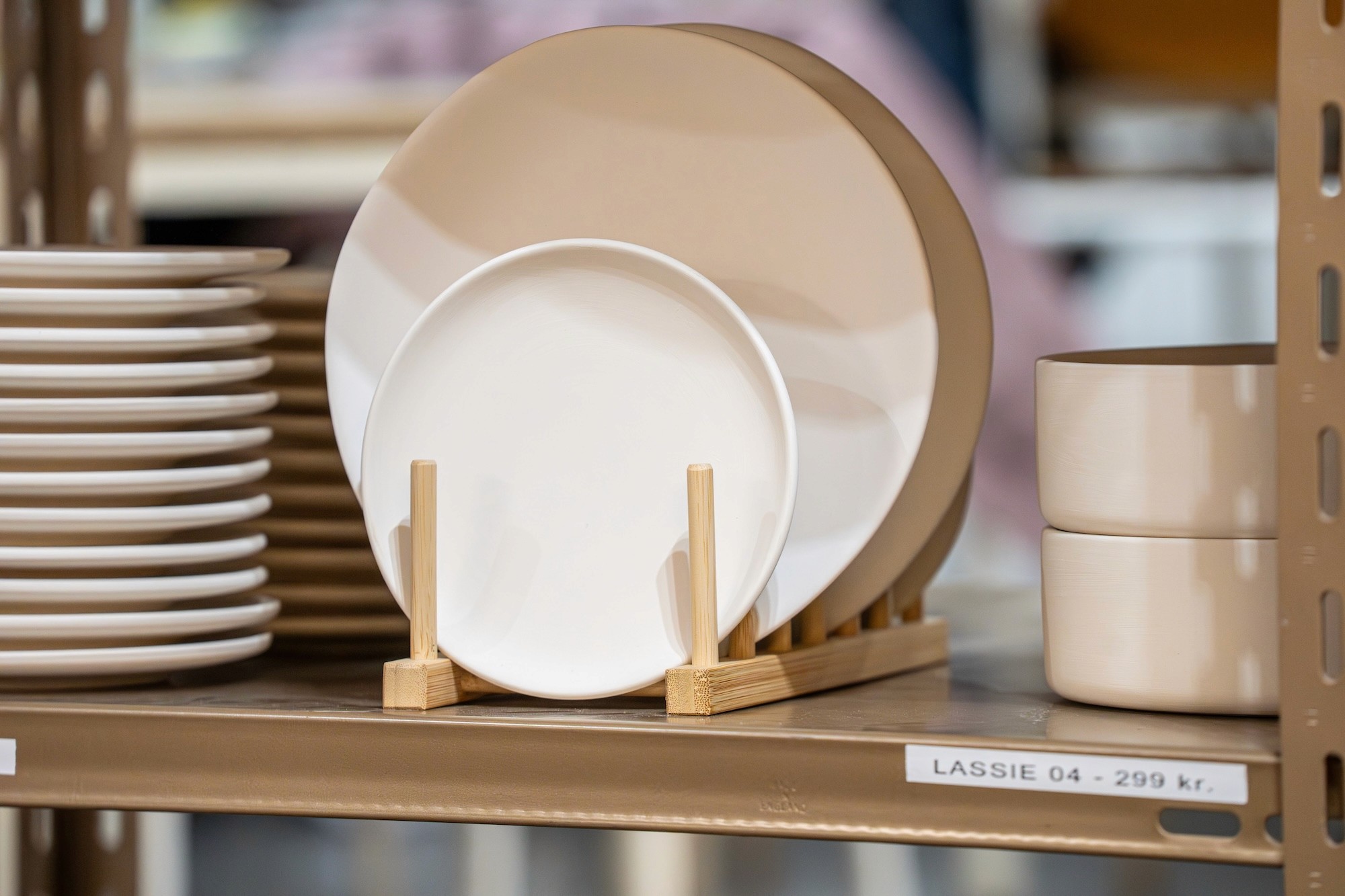 ceramic plates ready to be decorated