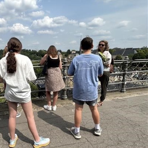 Guide with the clients.