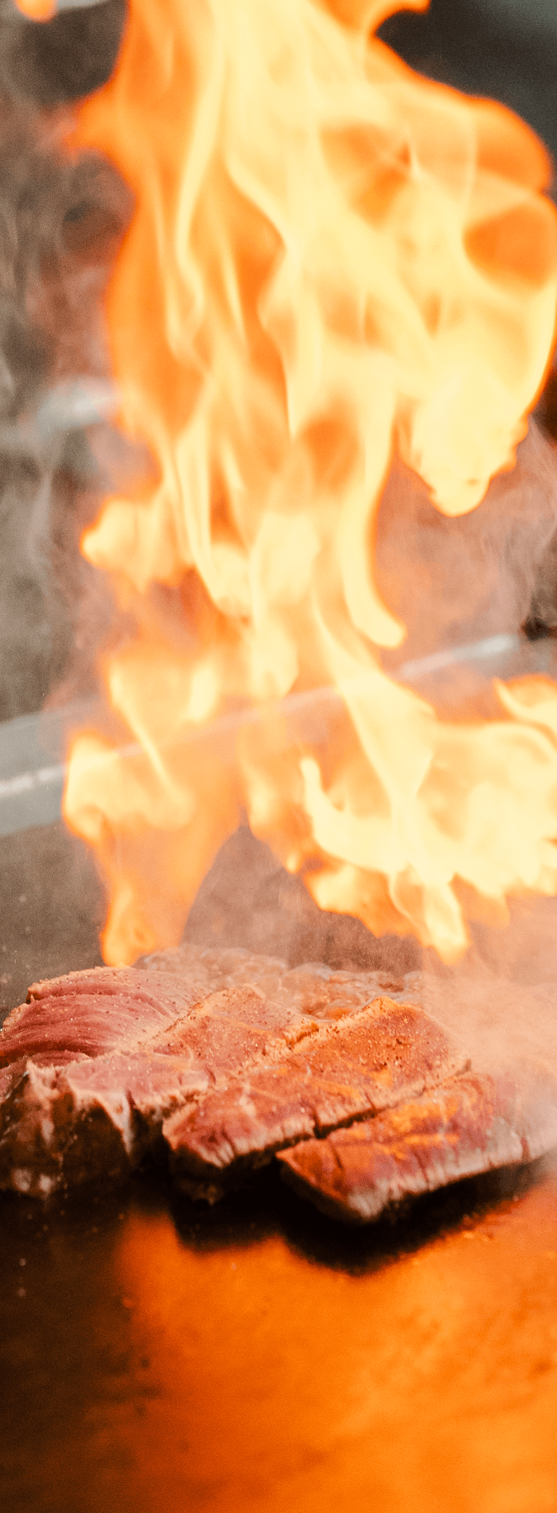 Foto del fuego en el teppanyaki