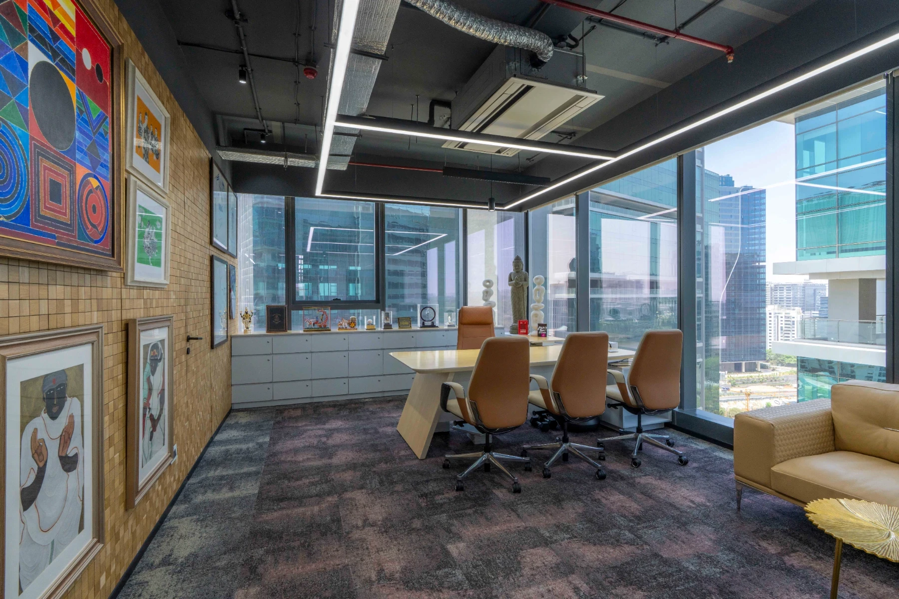 Coworking space cokarma breakout area