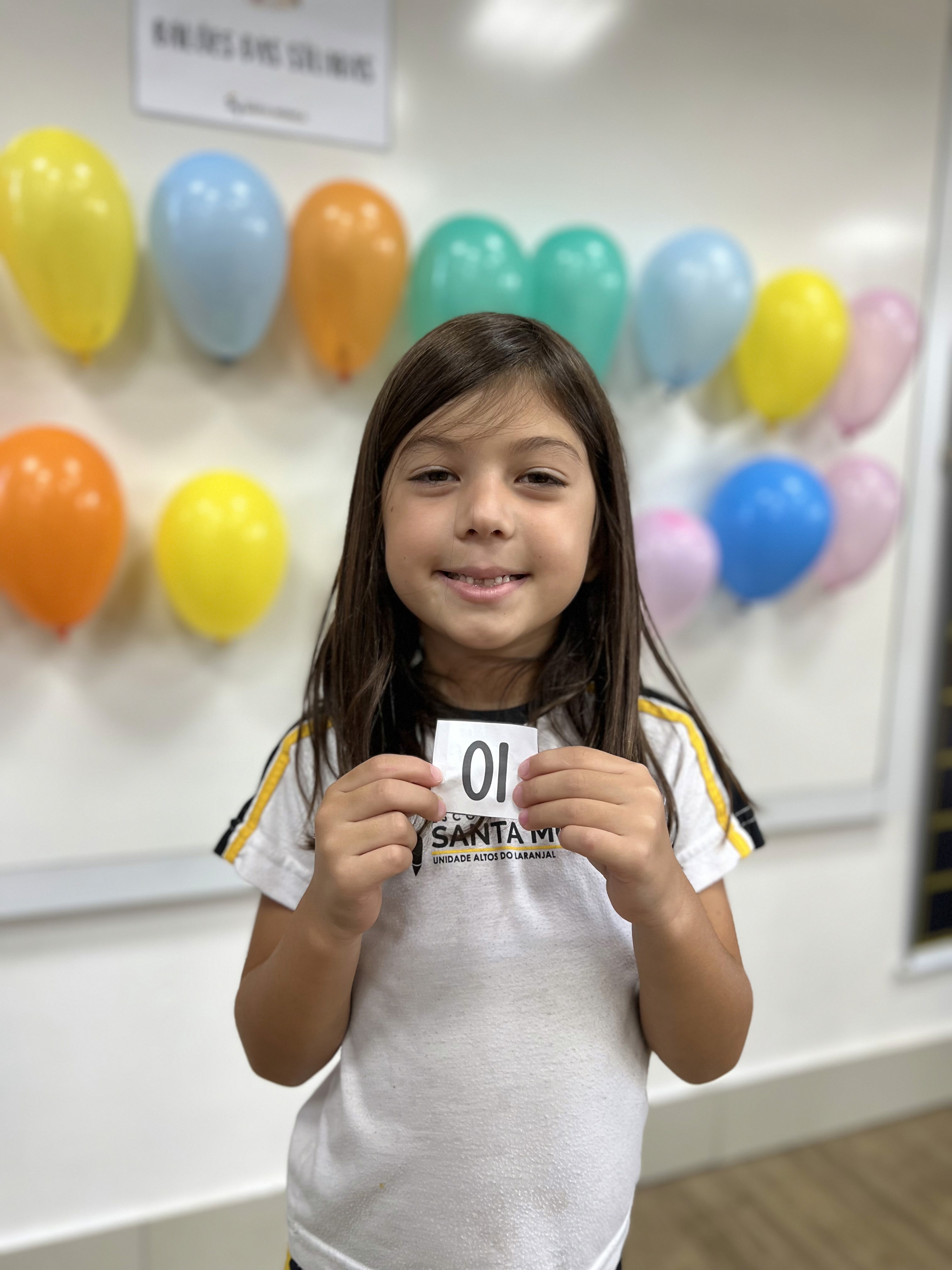 Alunos do Jardim II da Escola Santa Mônica participam de atividade do projeto Astroalfa explorando a letra A.