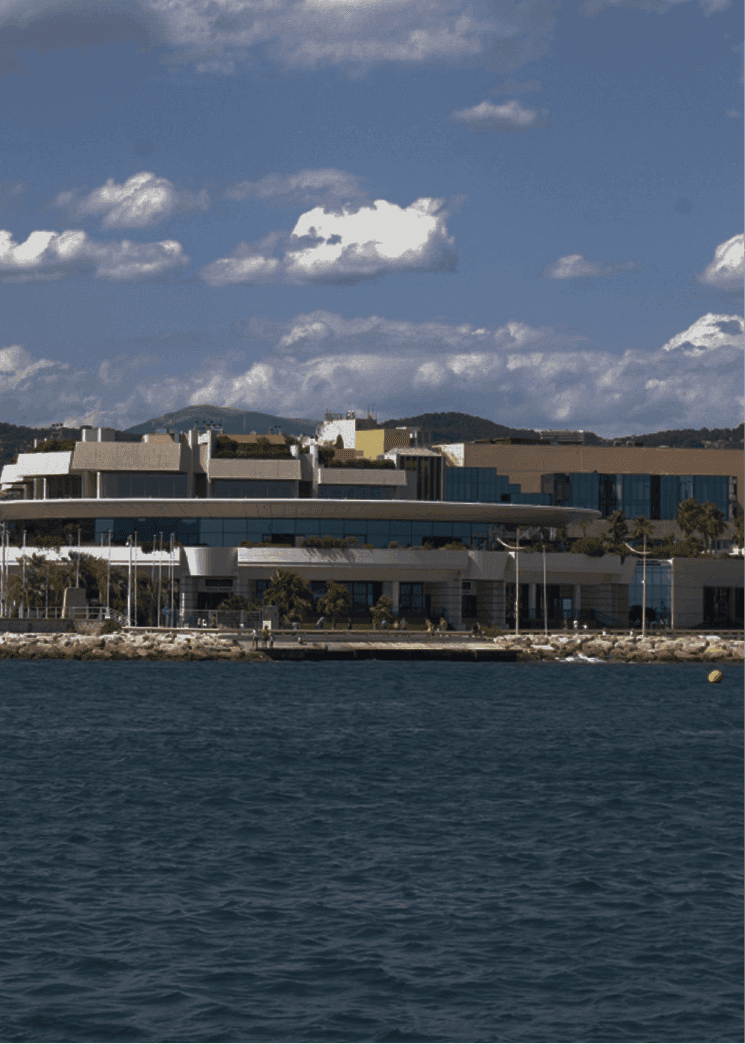 vue sur le palais des congrès à Cannes