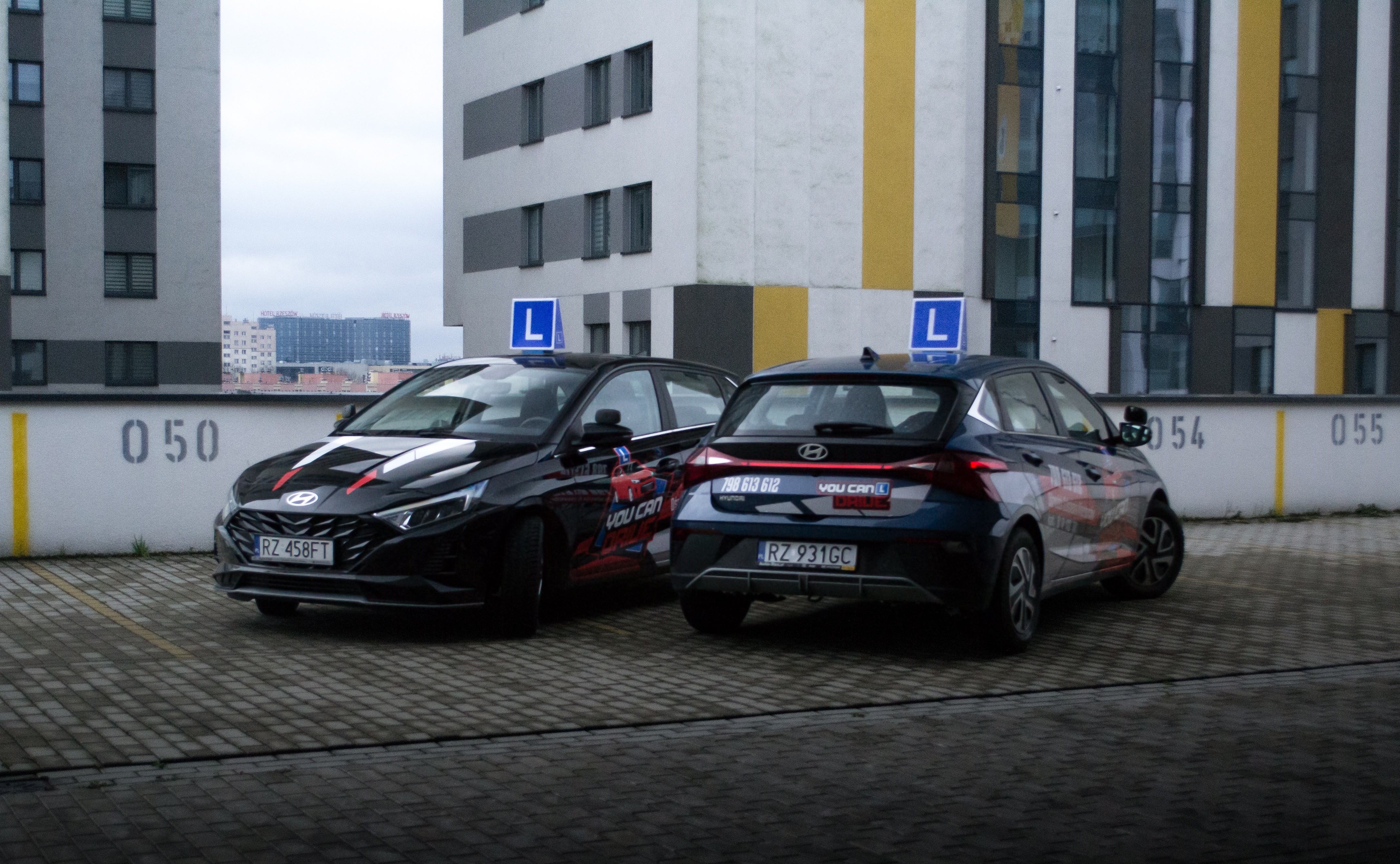tło kontakt szkoła jazdy OSK You Can Drive Rzeszów prawo jazdy